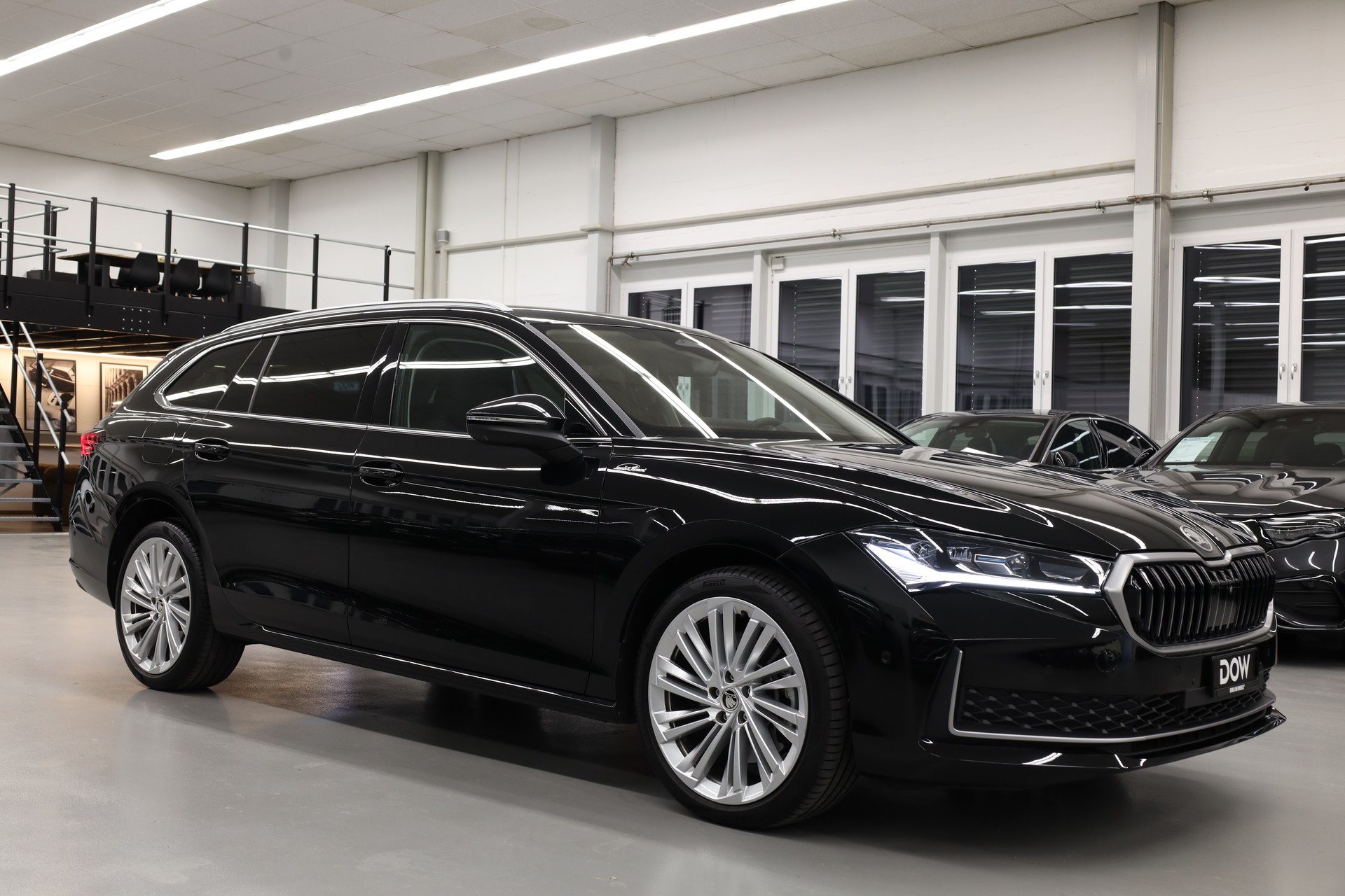 SKODA Superb Combi 2.0 TDI L & K 4x4 DSG-showroom-element-1