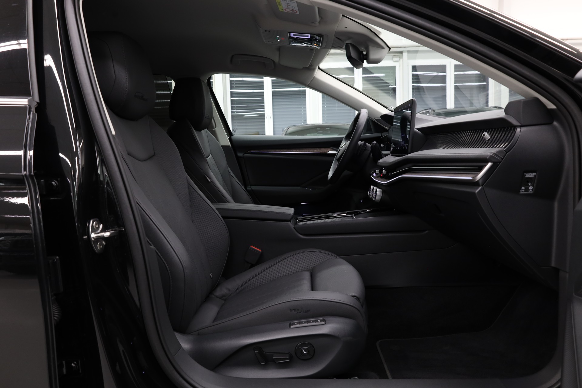 SKODA Superb Combi 2.0 TDI L & K 4x4 DSG-image-16