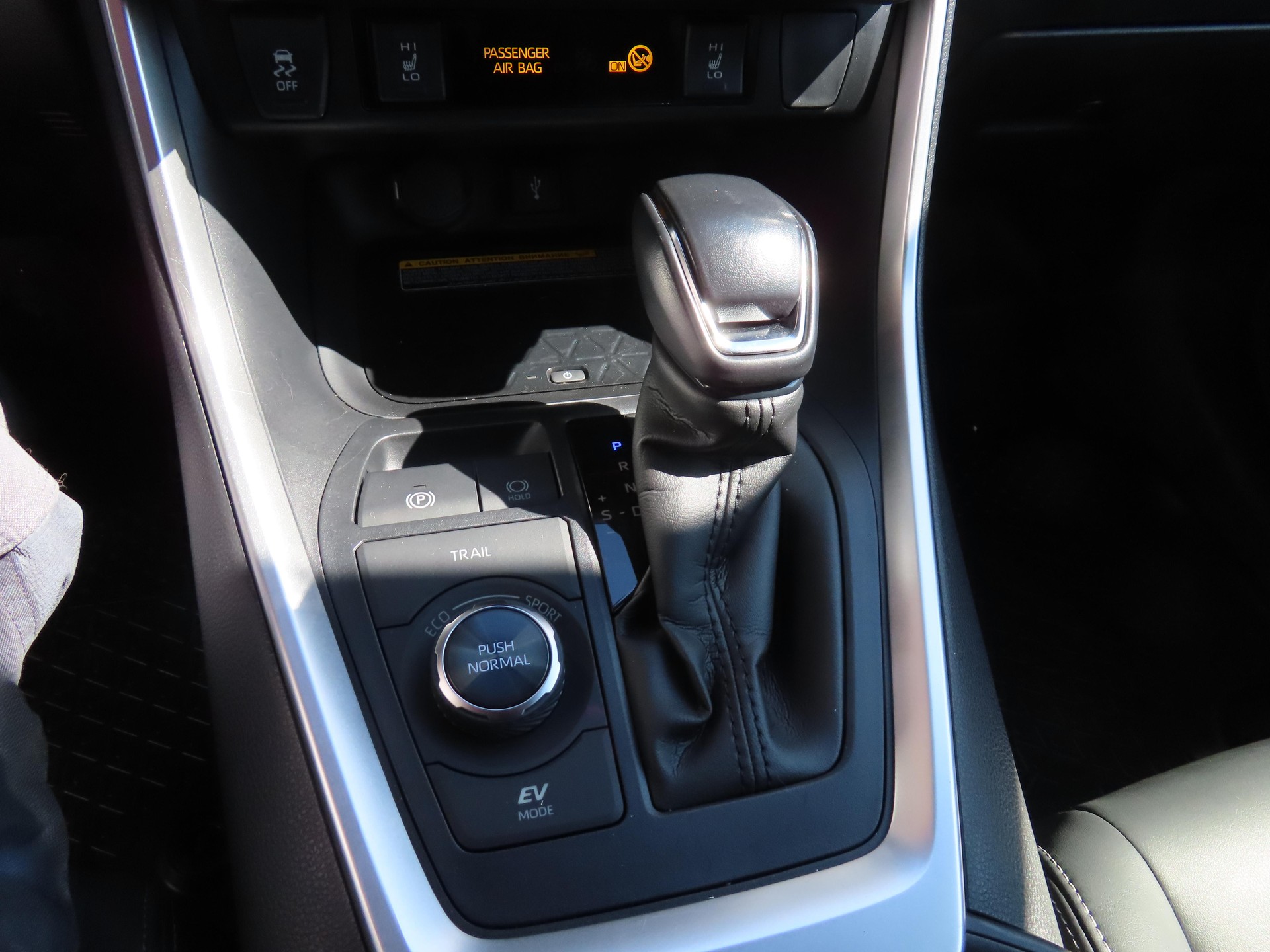 TOYOTA RAV4 2.5 HEV Black Edition-image-8