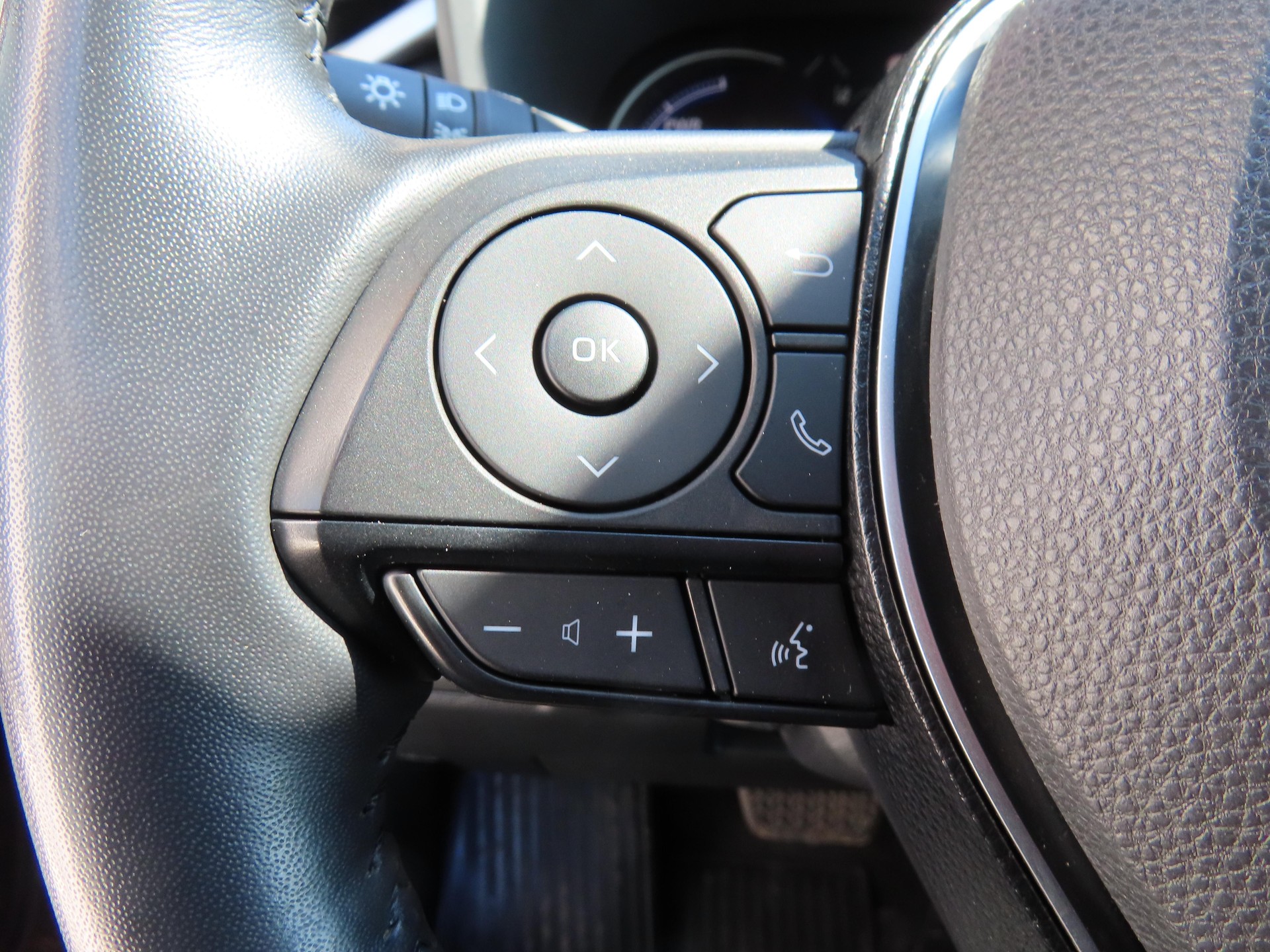 TOYOTA RAV4 2.5 HEV Black Edition-image-15