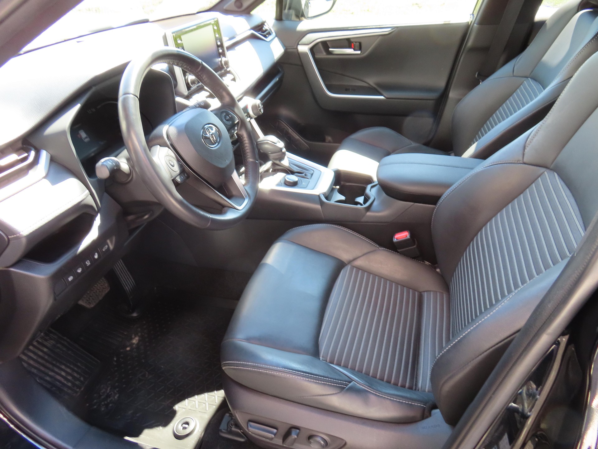 TOYOTA RAV4 2.5 HEV Black Edition-image-5