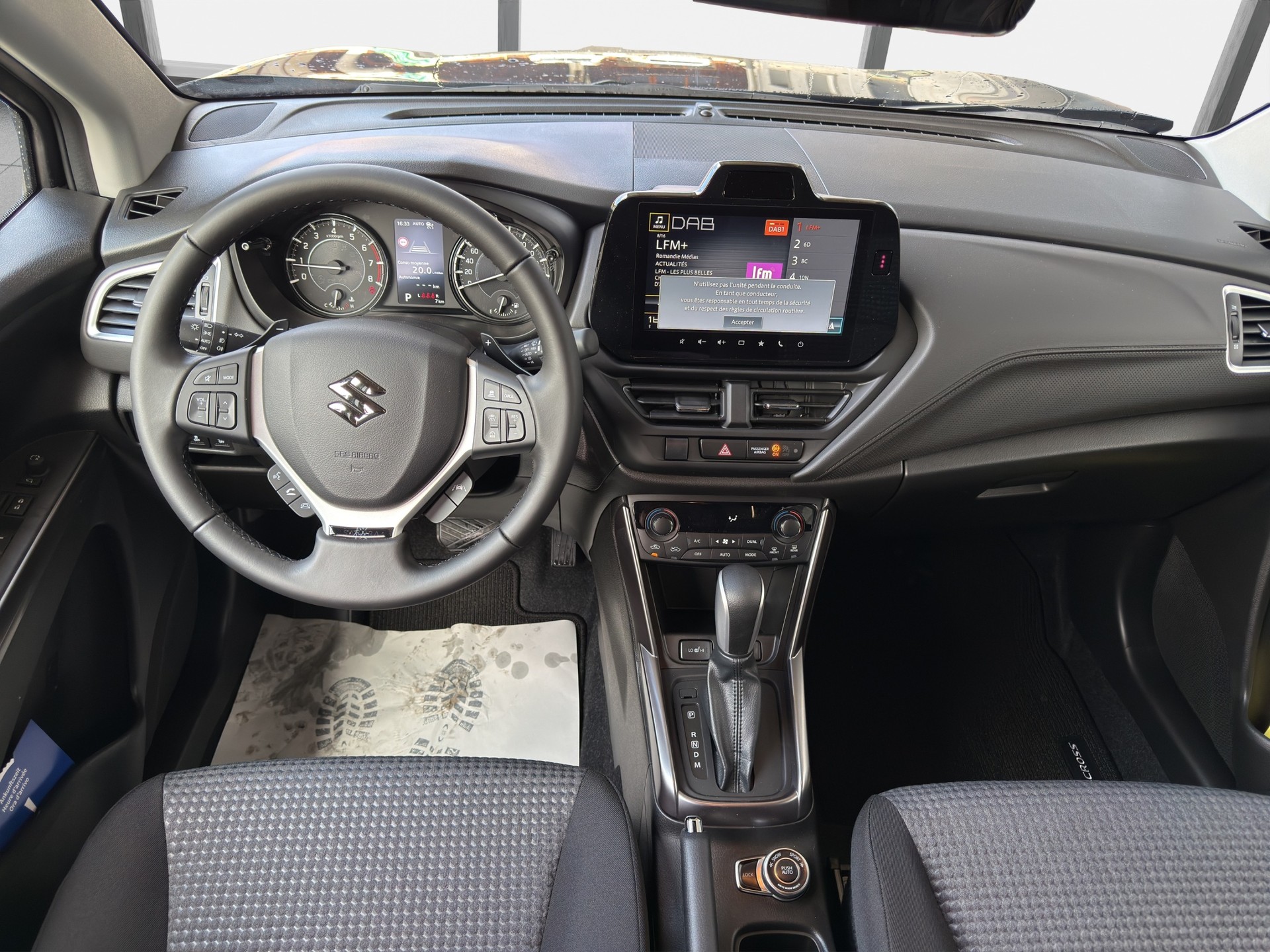 SUZUKI S-Cross 1.4 16V Sakura MHD 4WD Automatic-image-9
