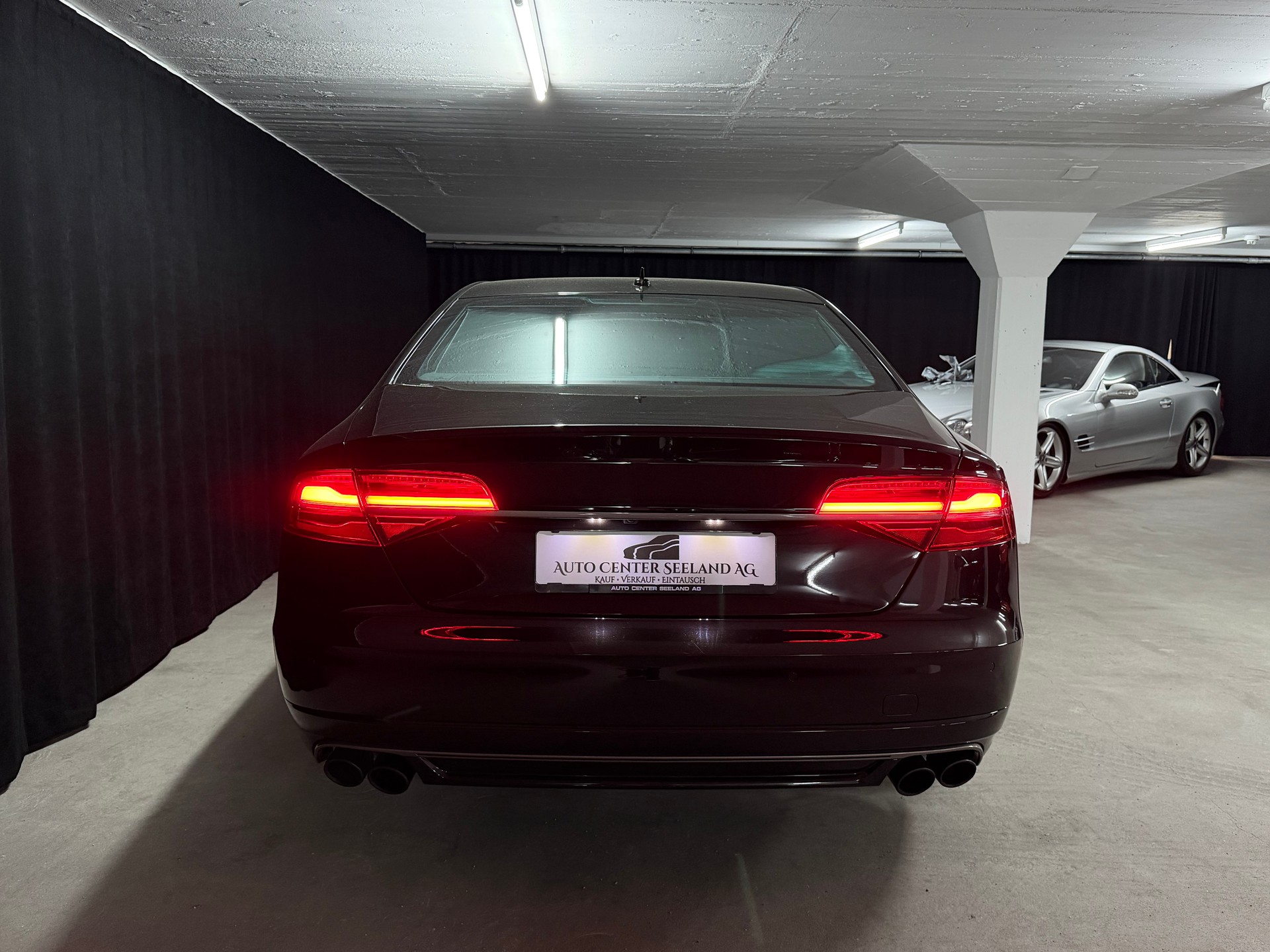 AUDI S8 4.0 TFSI V8 quattro tiptronic-image-3