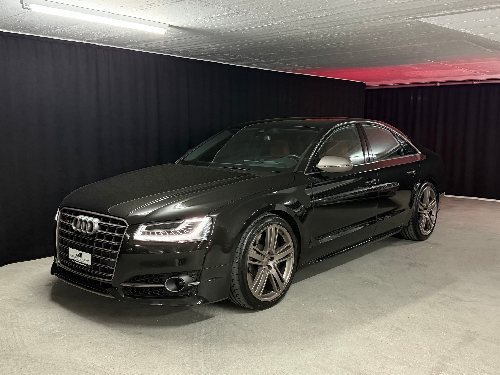 AUDI S8 4.0 TFSI V8 quattro tiptronic-image-1