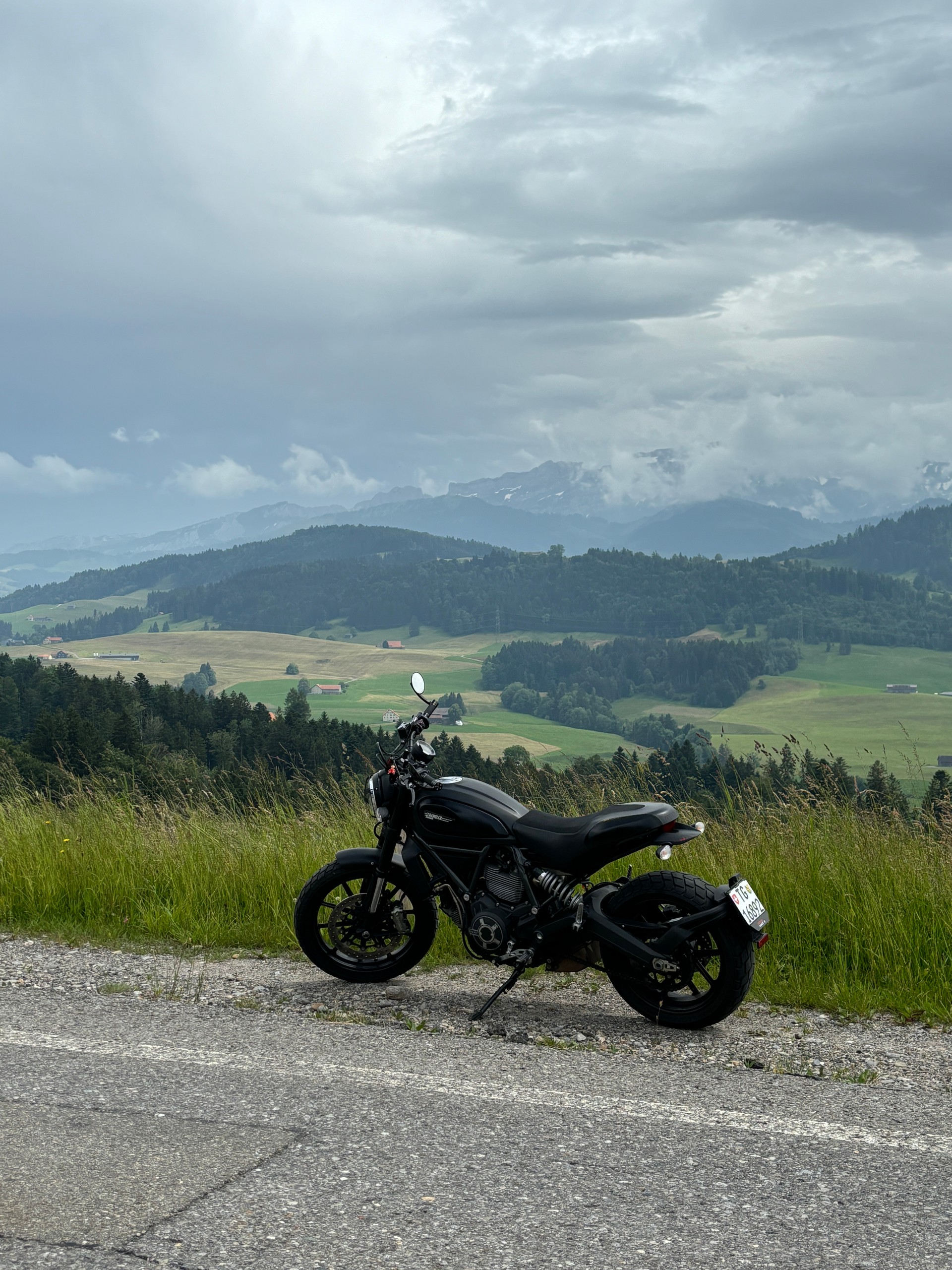 DUCATI SCRAMBLER 800-image-1