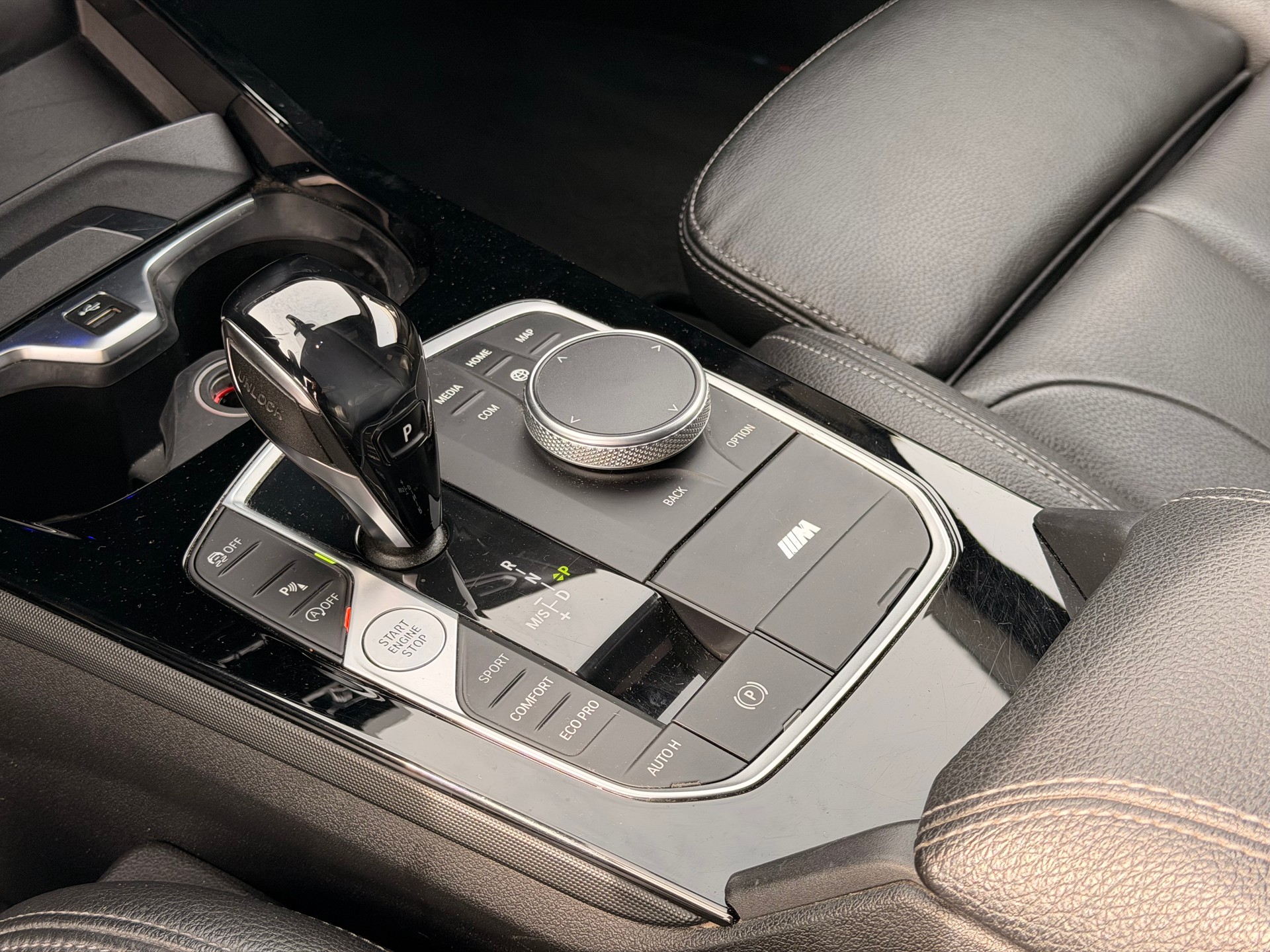 BMW 120d xDrive Steptronic M Sport-image-17