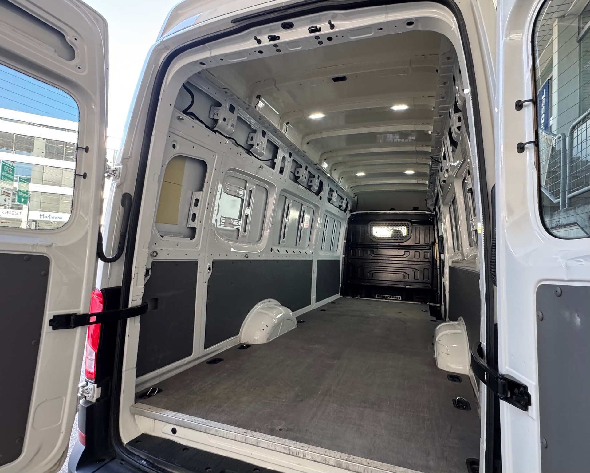 VW Crafter 35L 2.0 BiTDI L5 4Motion-image-6