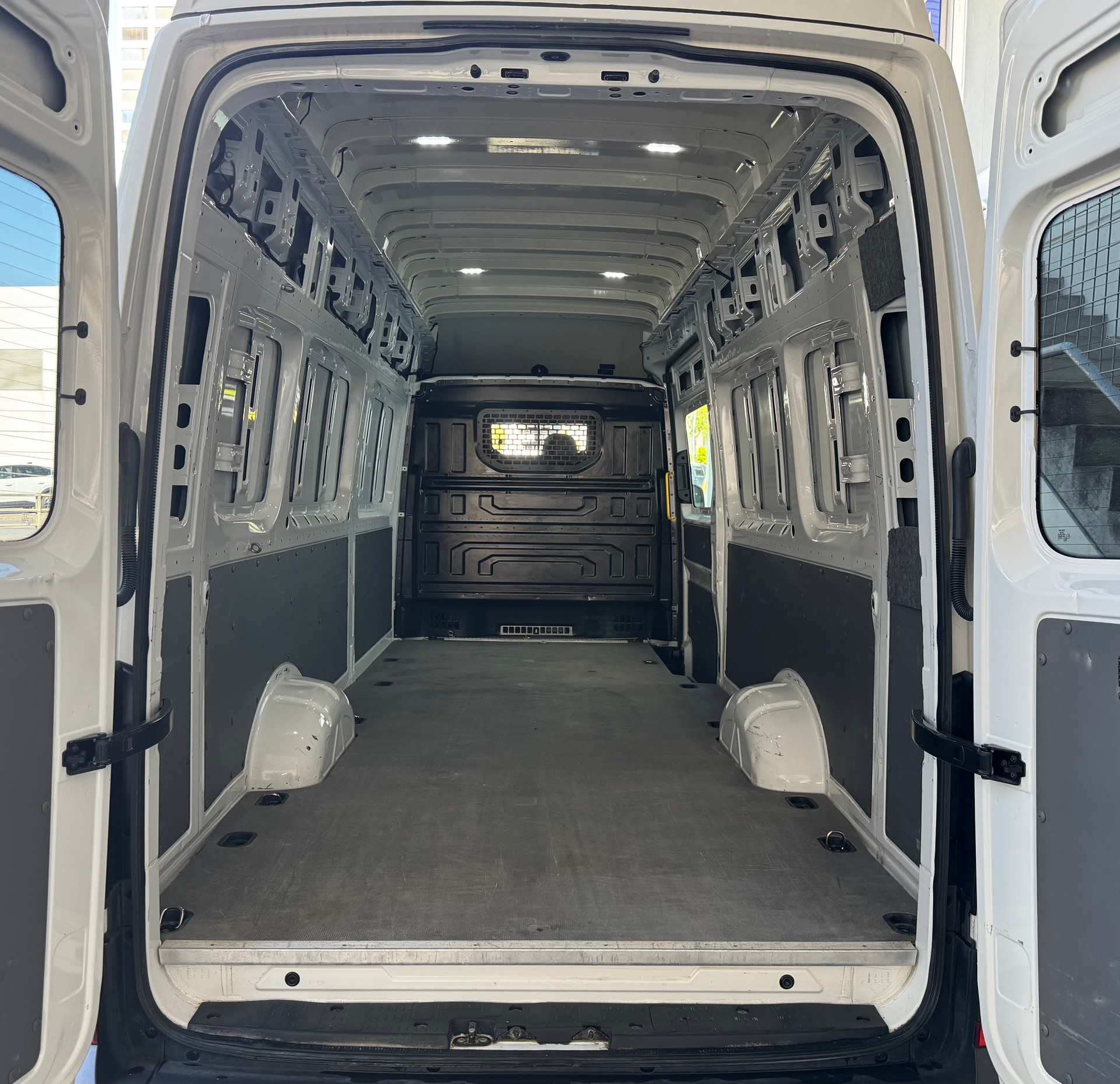 VW Crafter 35L 2.0 BiTDI L5 4Motion-image-5