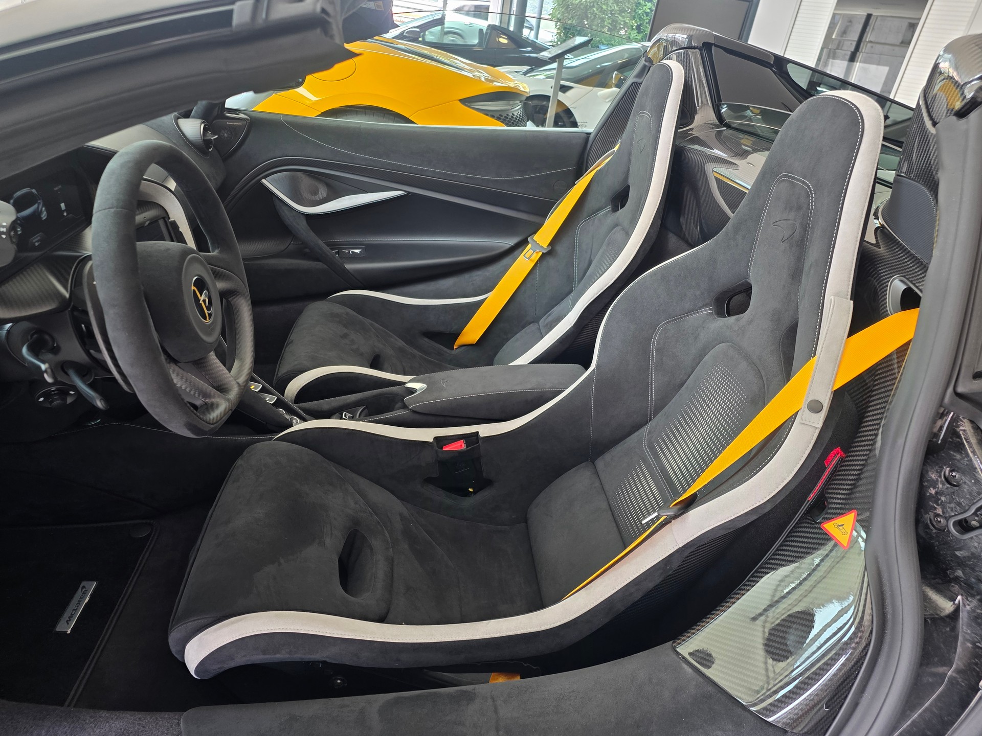 McLAREN 750s Spider MY2027 MSO Cirrus Grey with Performance Interior- Trade in Bonus up to 30.06.2026-image-13