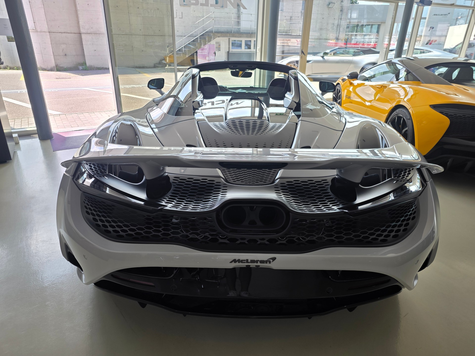 McLAREN 750s Spider MY2027 MSO Cirrus Grey with Performance Interior- Trade in Bonus up to 30.06.2026-image-9