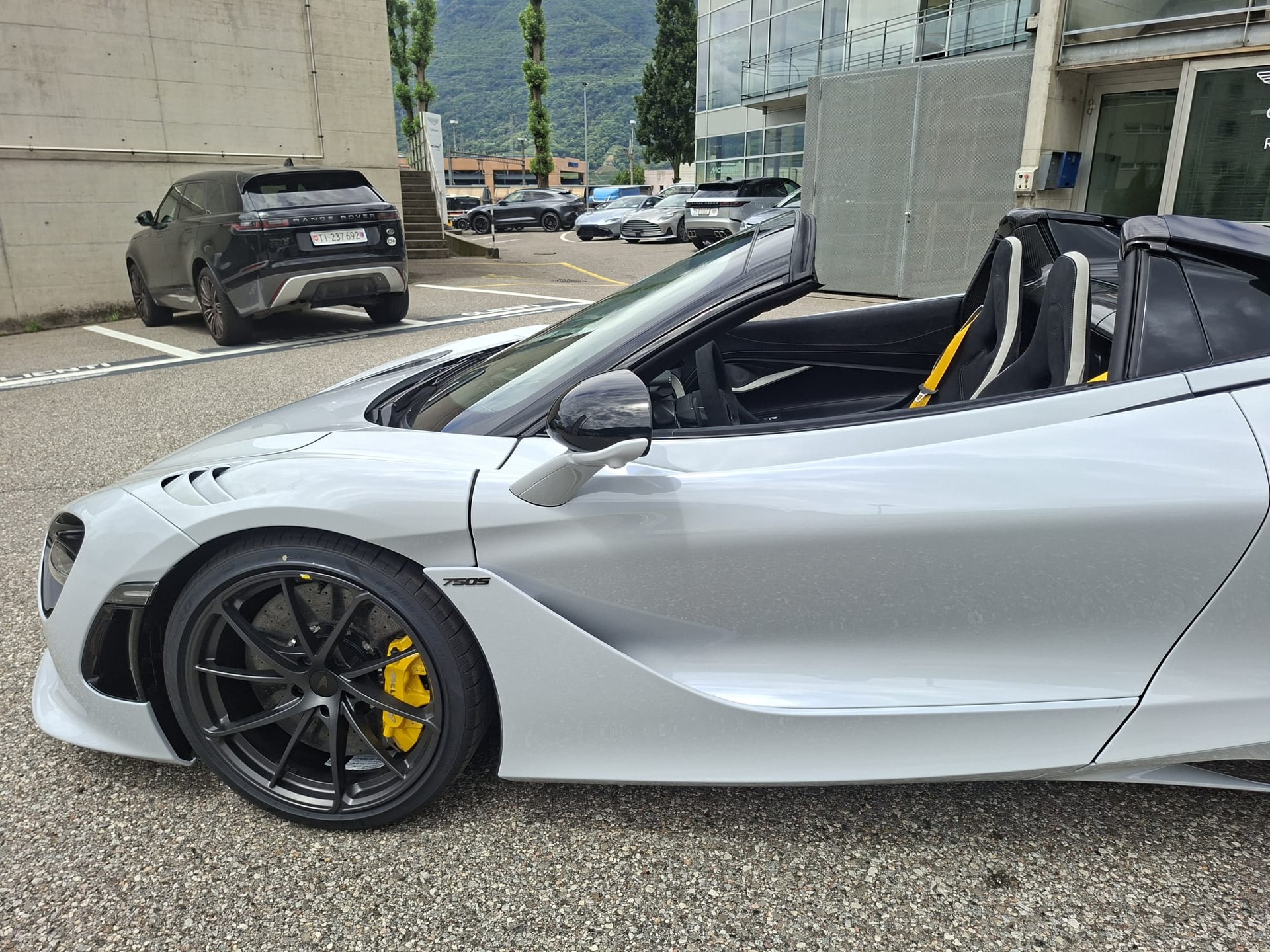 McLAREN 750s Spider MY2027 MSO Cirrus Grey with Performance Interior- Trade in Bonus up to 30.06.2026-image-5