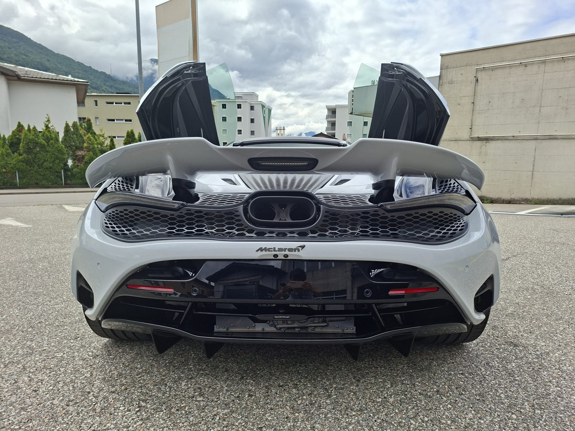 McLAREN 750s Spider MY2027 MSO Cirrus Grey with Performance Interior- Trade in Bonus up to 30.06.2026-image-7