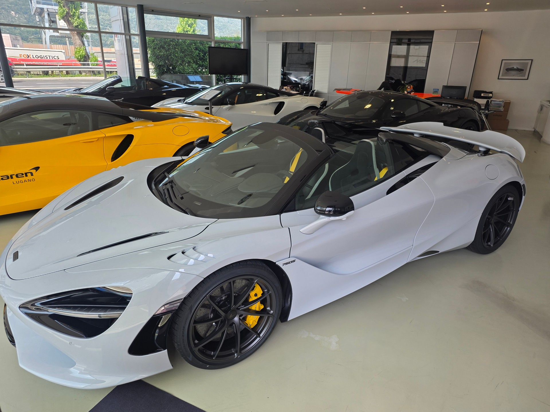 McLAREN 750s Spider MY2027 MSO Cirrus Grey with Performance Interior- Trade in Bonus up to 30.06.2026-image-1