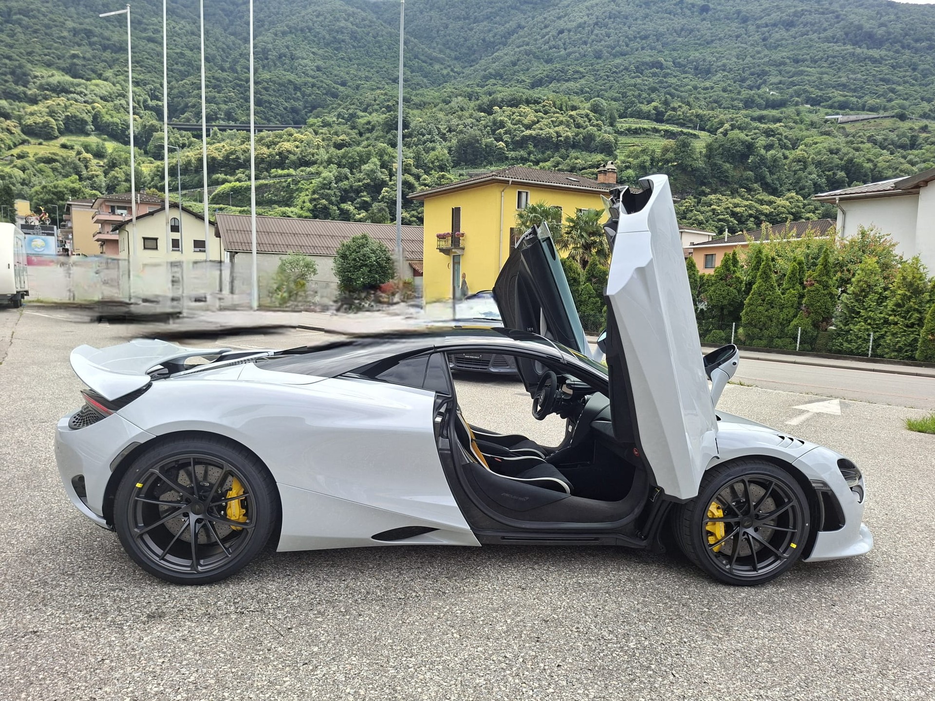 McLAREN 750s Spider MY2027 MSO Cirrus Grey with Performance Interior- Trade in Bonus up to 30.06.2026-image-3