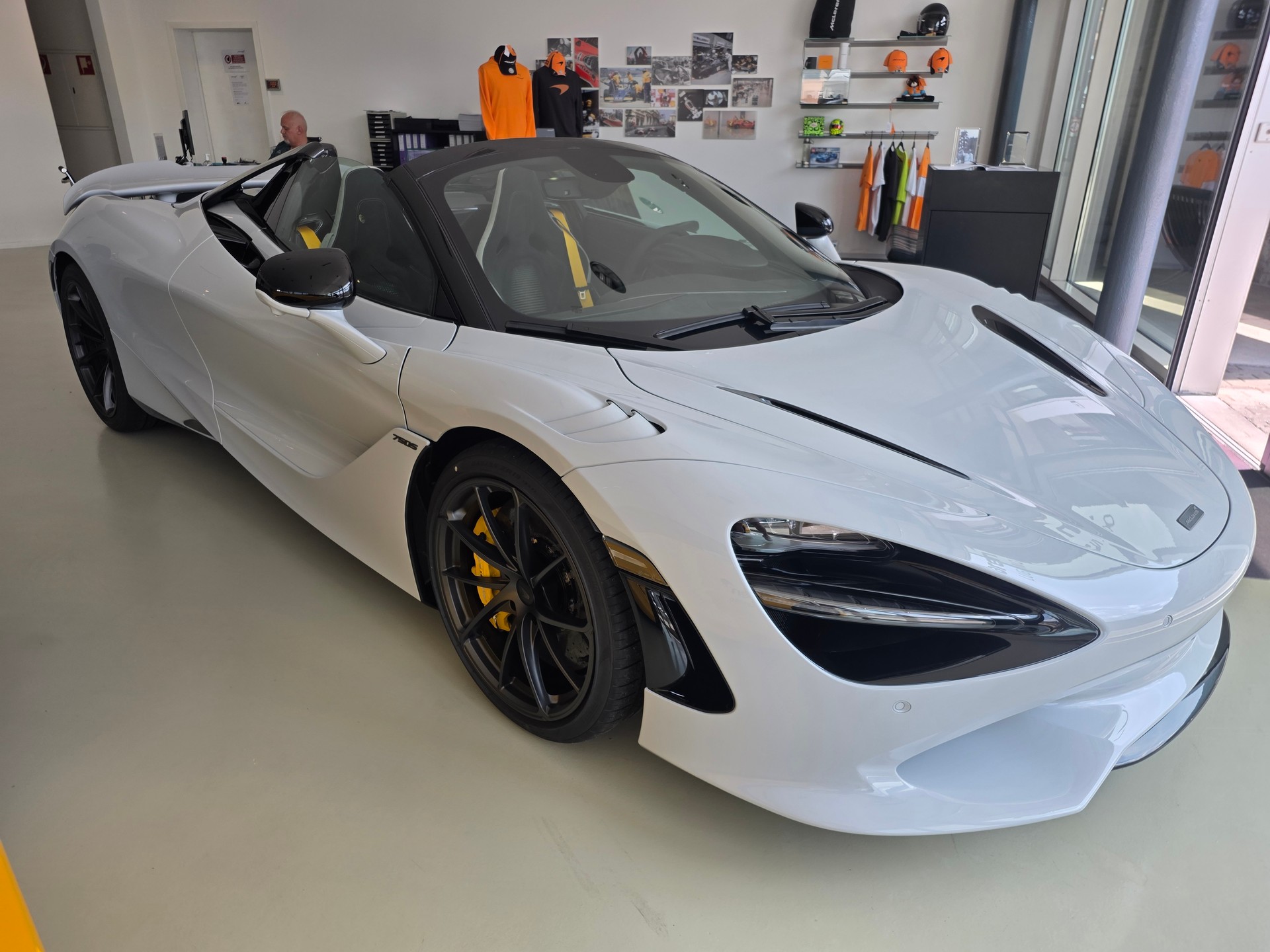 McLAREN 750s Spider MY2027 MSO Cirrus Grey with Performance Interior- Trade in Bonus up to 30.06.2026