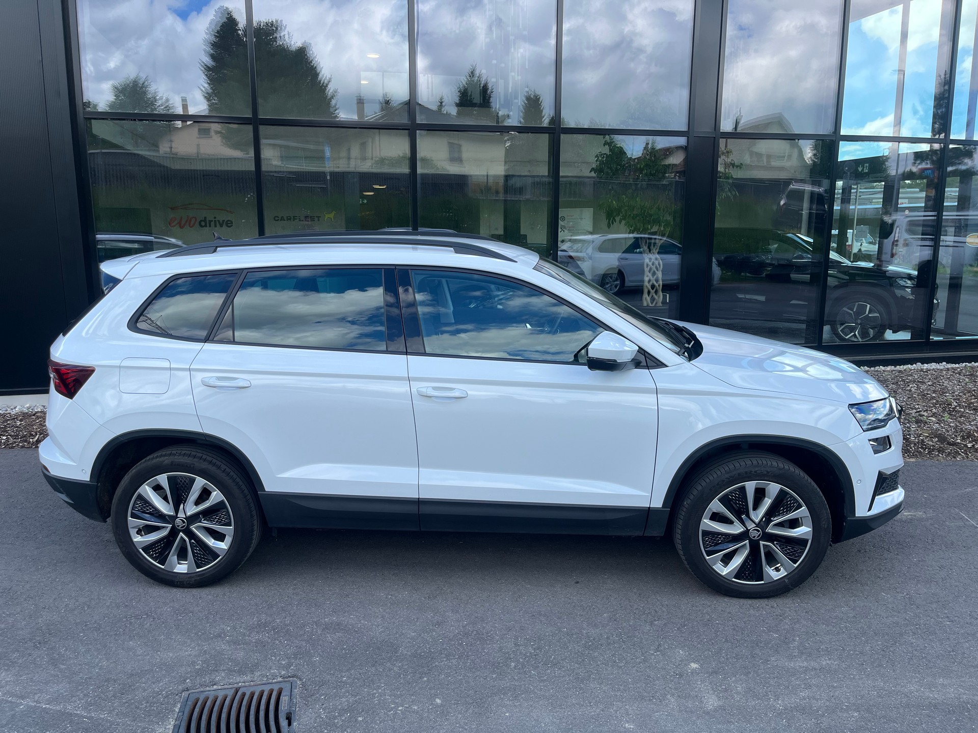 SKODA Karoq 2.0 TDI CR Style 4x4 DSG-image-1