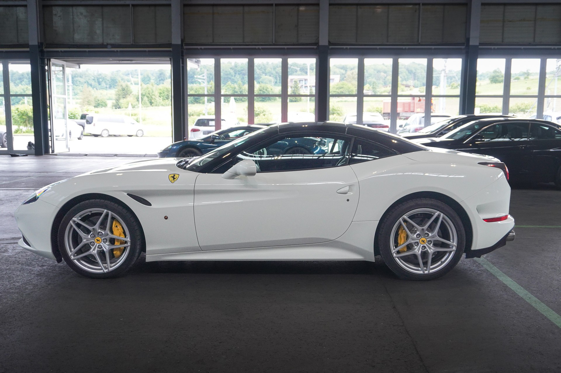 FERRARI California 3.9 V8 T-showroom-element-1