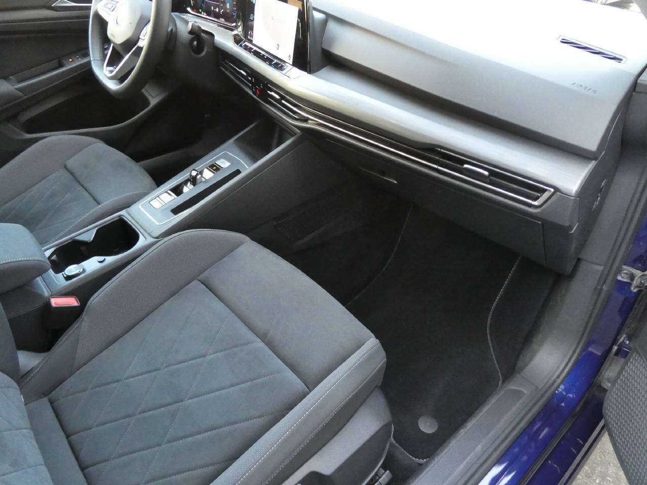 VW Golf VIII Variant 1.5 eTSI Style DSG-image-9