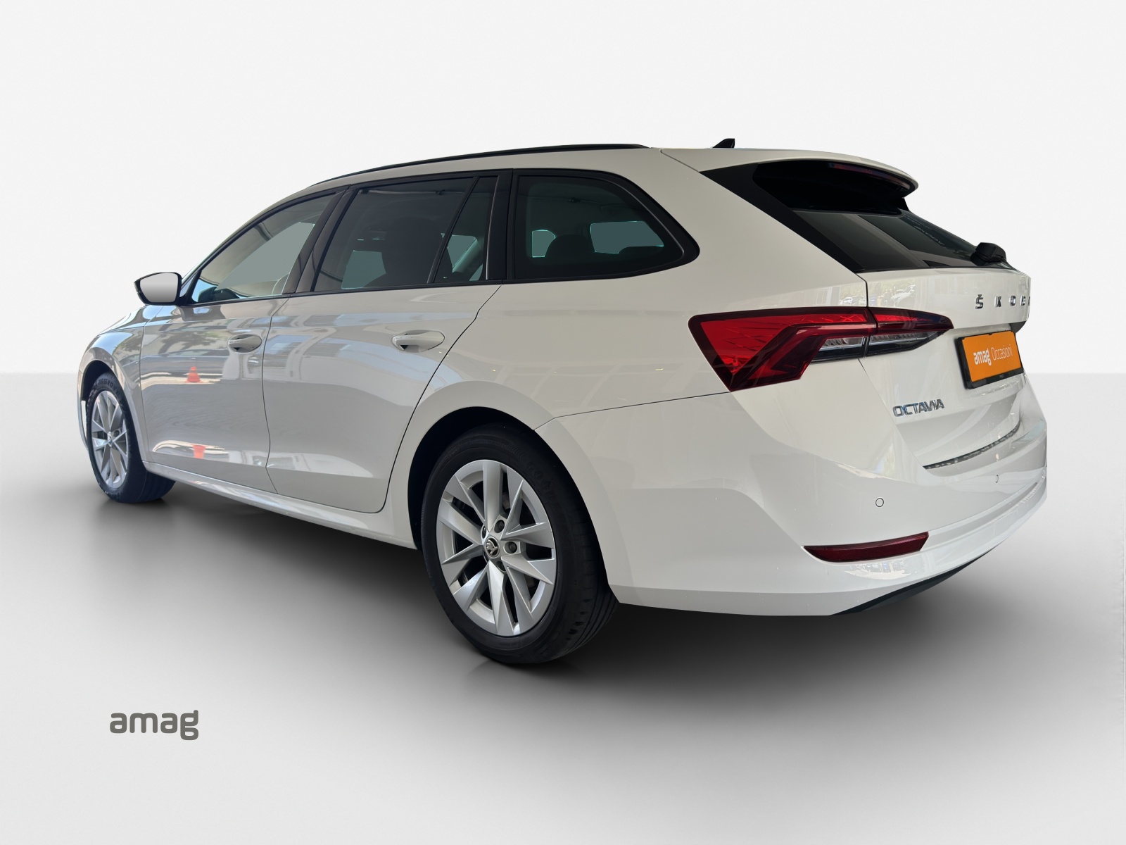SKODA Octavia Combi 2.0 TDI DSG Ambition 4x4-showroom-element-2