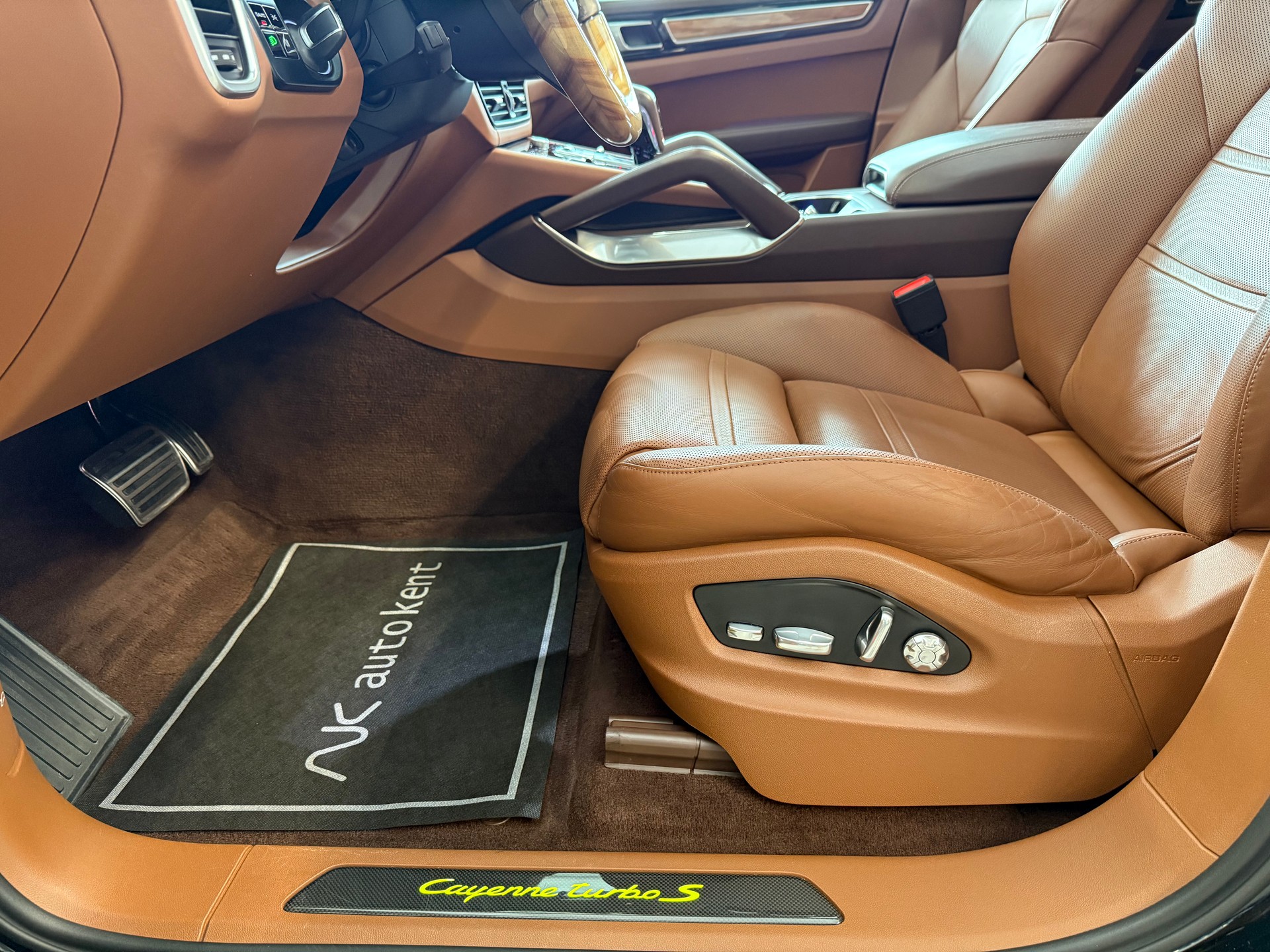 PORSCHE Cayenne Turbo S E-Hybrid-image-15