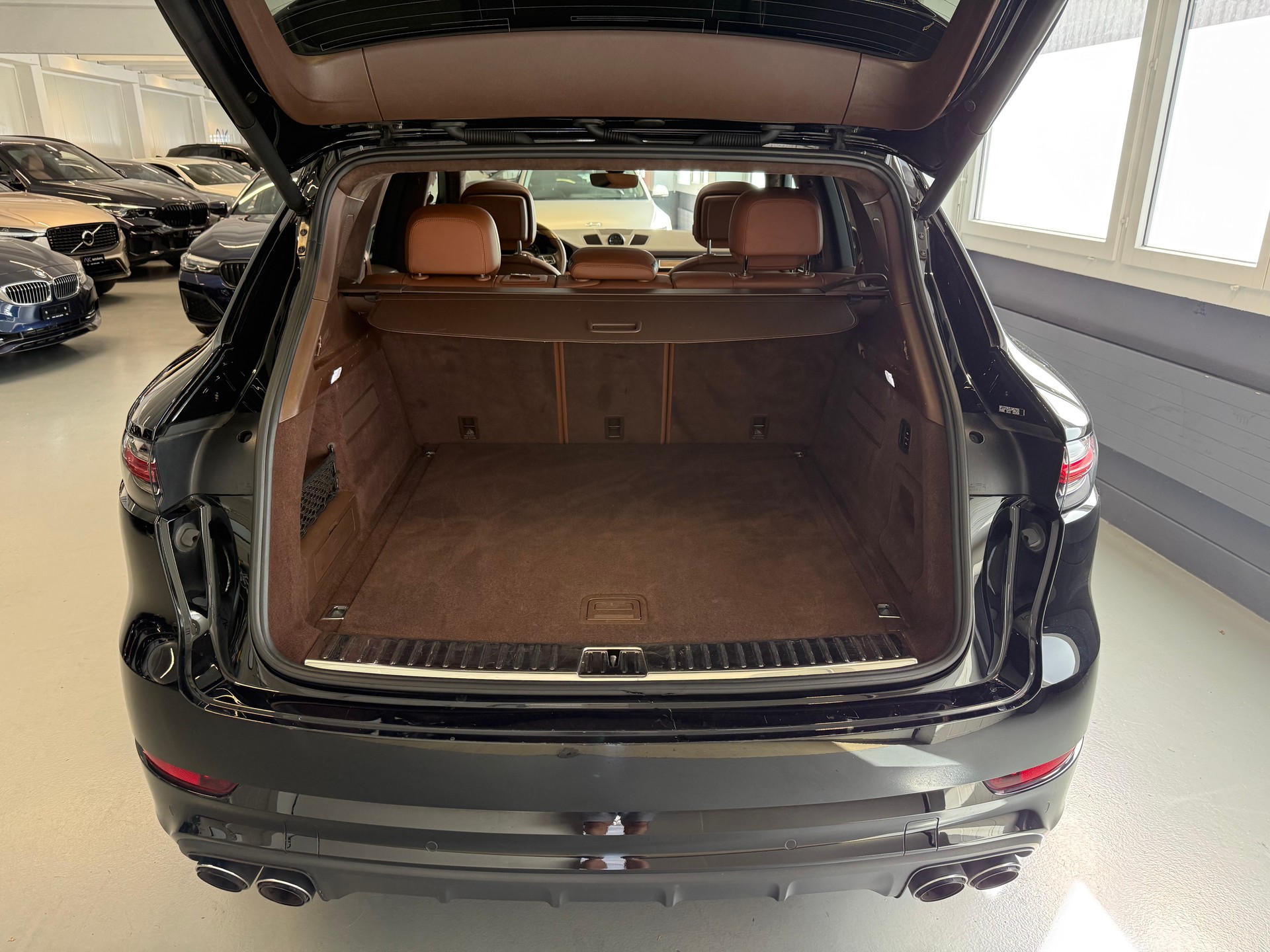 PORSCHE Cayenne Turbo S E-Hybrid-image-5
