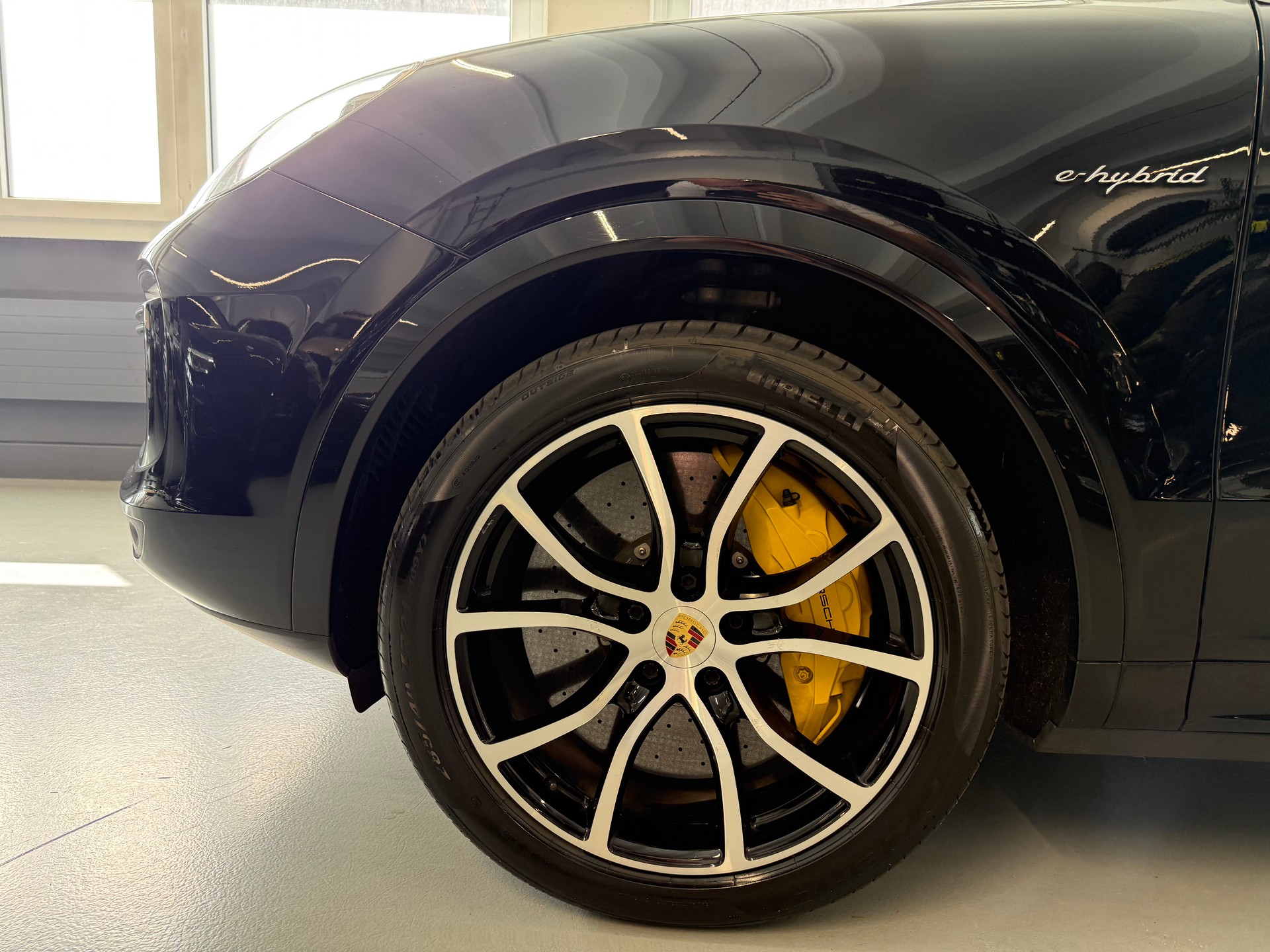 PORSCHE Cayenne Turbo S E-Hybrid-image-23