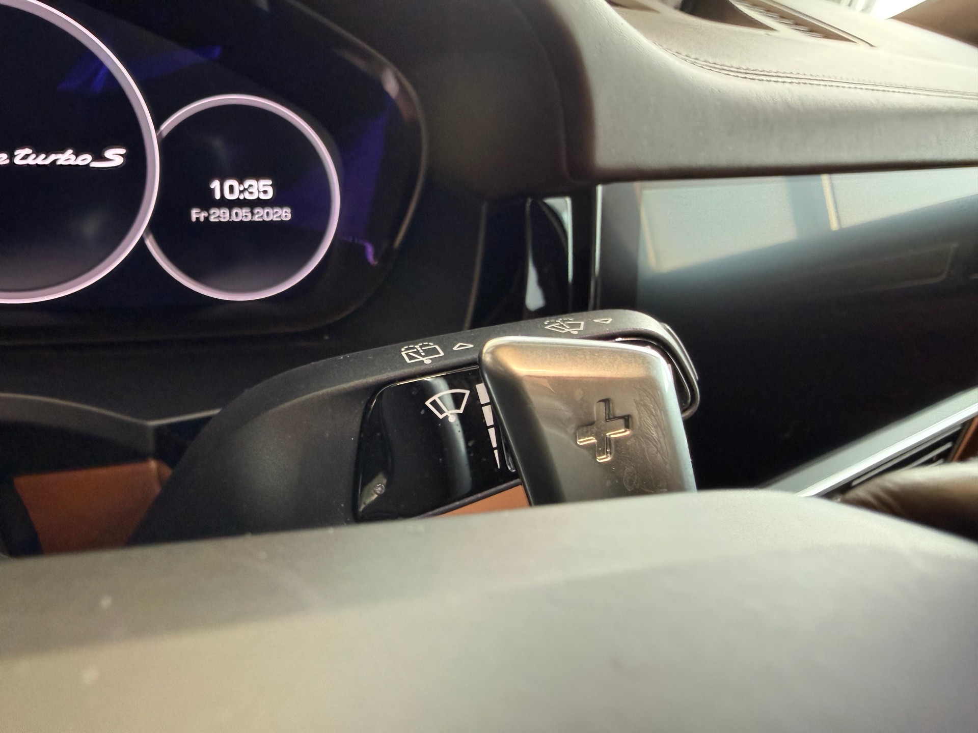 PORSCHE Cayenne Turbo S E-Hybrid-image-8
