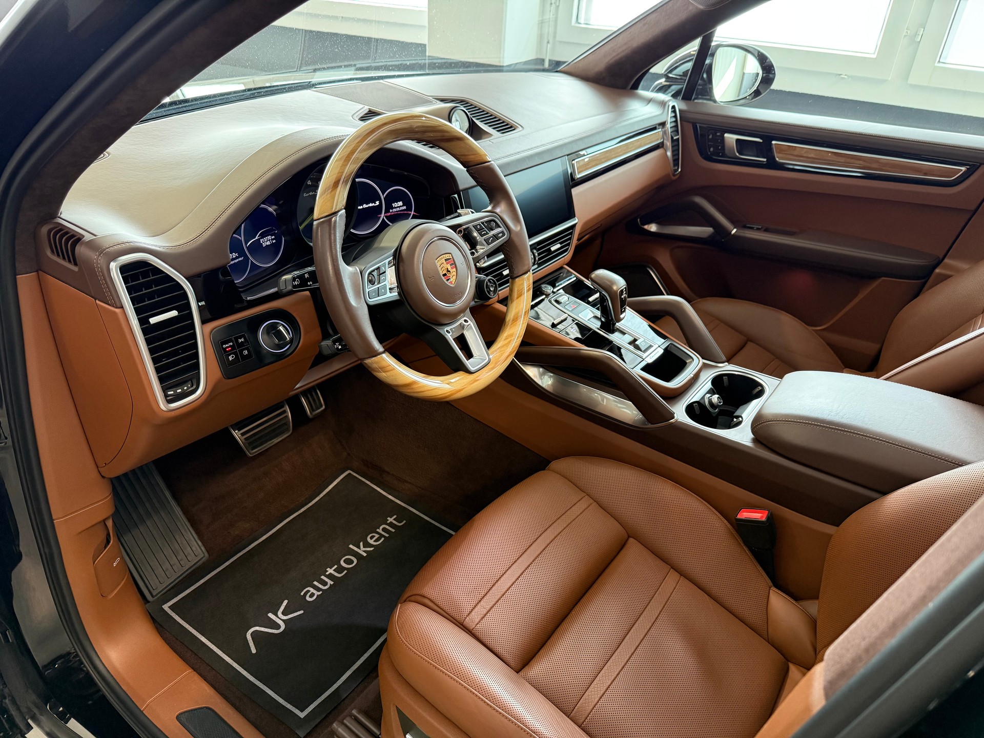PORSCHE Cayenne Turbo S E-Hybrid-image-6
