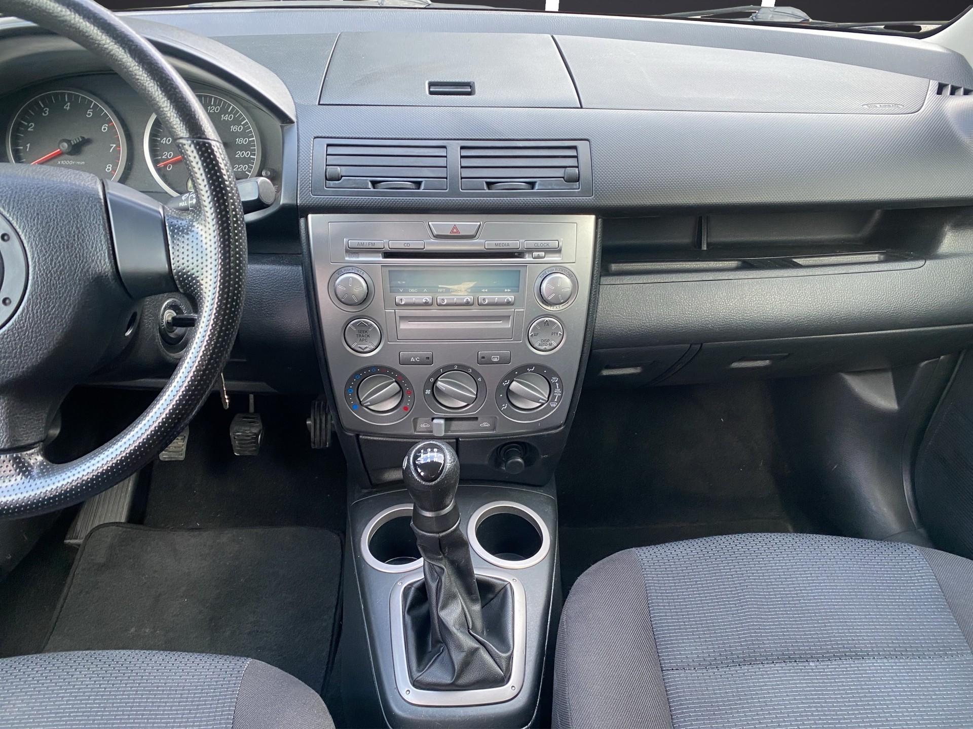 MAZDA 2 1.4i 16V Confort-image-10
