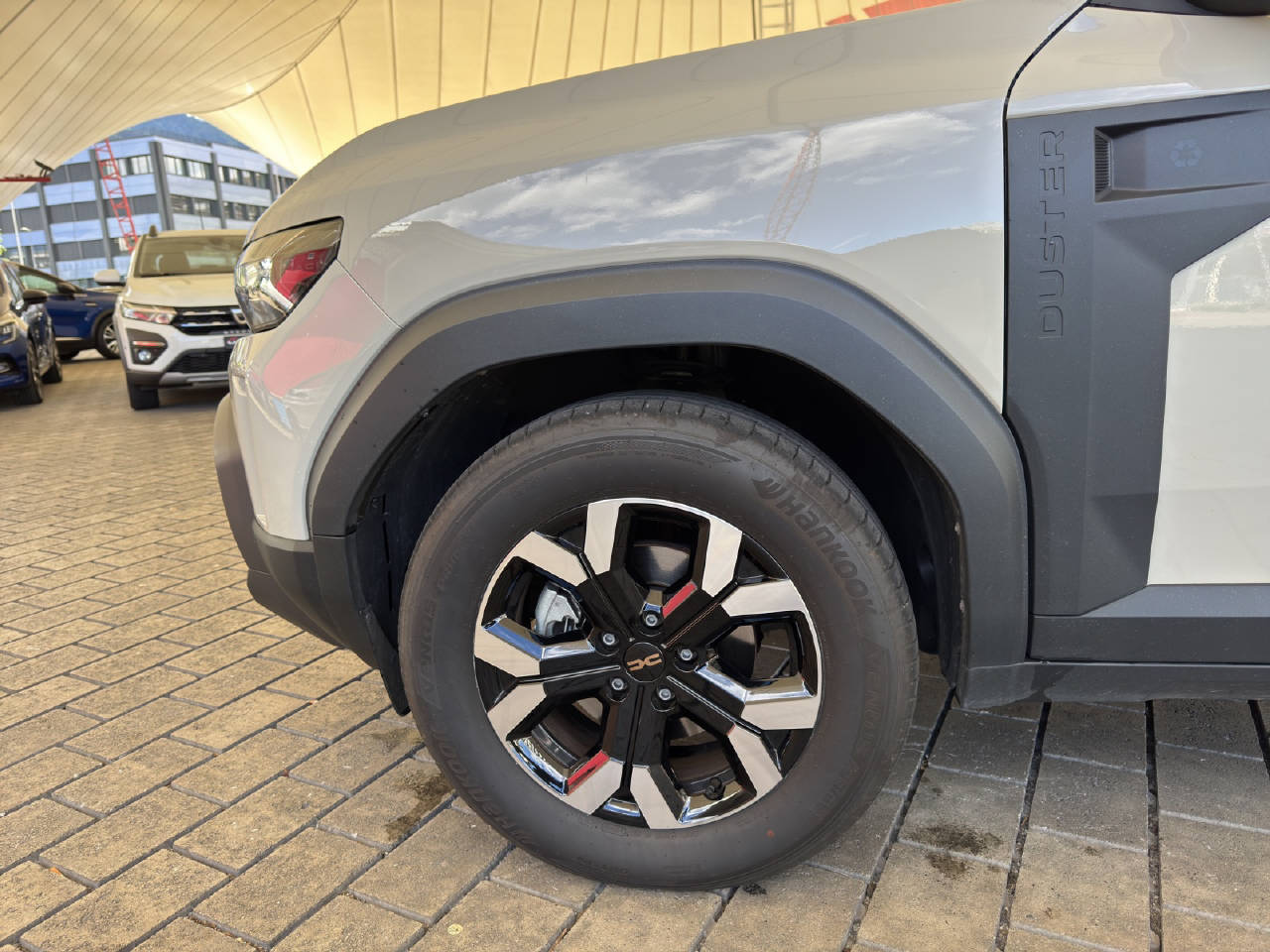 DACIA Duster 1.6 Hybrid Extreme inkl. Anhängerkupplung**-image-7