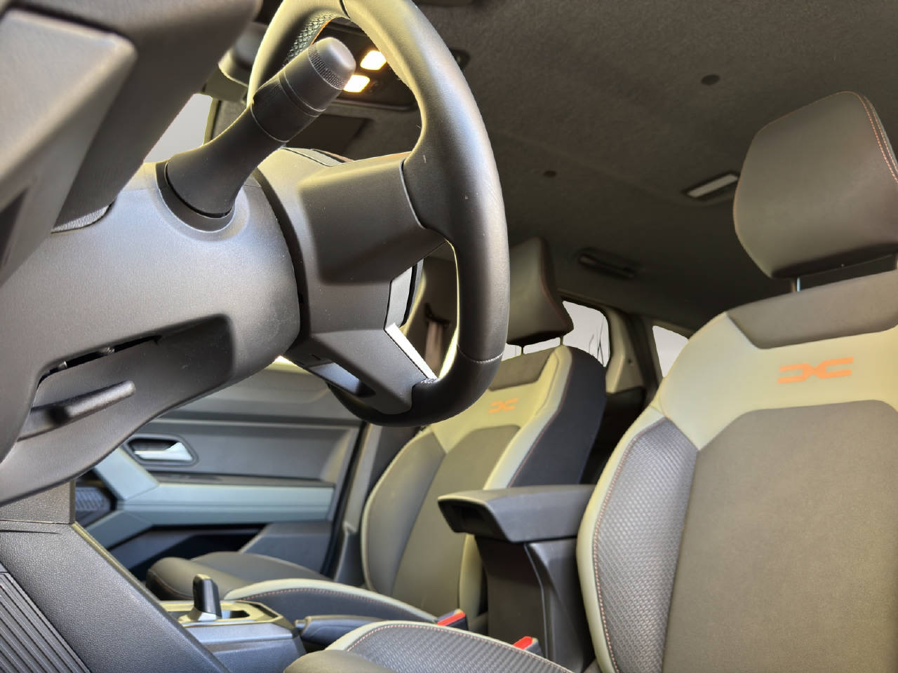 DACIA Duster 1.6 Hybrid Extreme inkl. Anhängerkupplung**-image-12