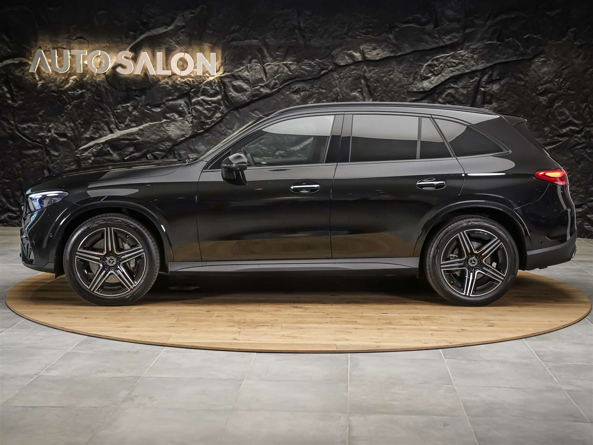 MERCEDES-BENZ GLC 220 d AMG Line 4matic *Digital Light*360° Kamera*Assistenzpaket*-showroom-element-2