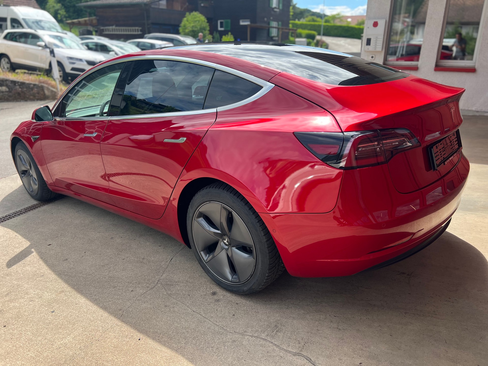 TESLA Model 3 Long Range Dual Motor AWD-showroom-element-3