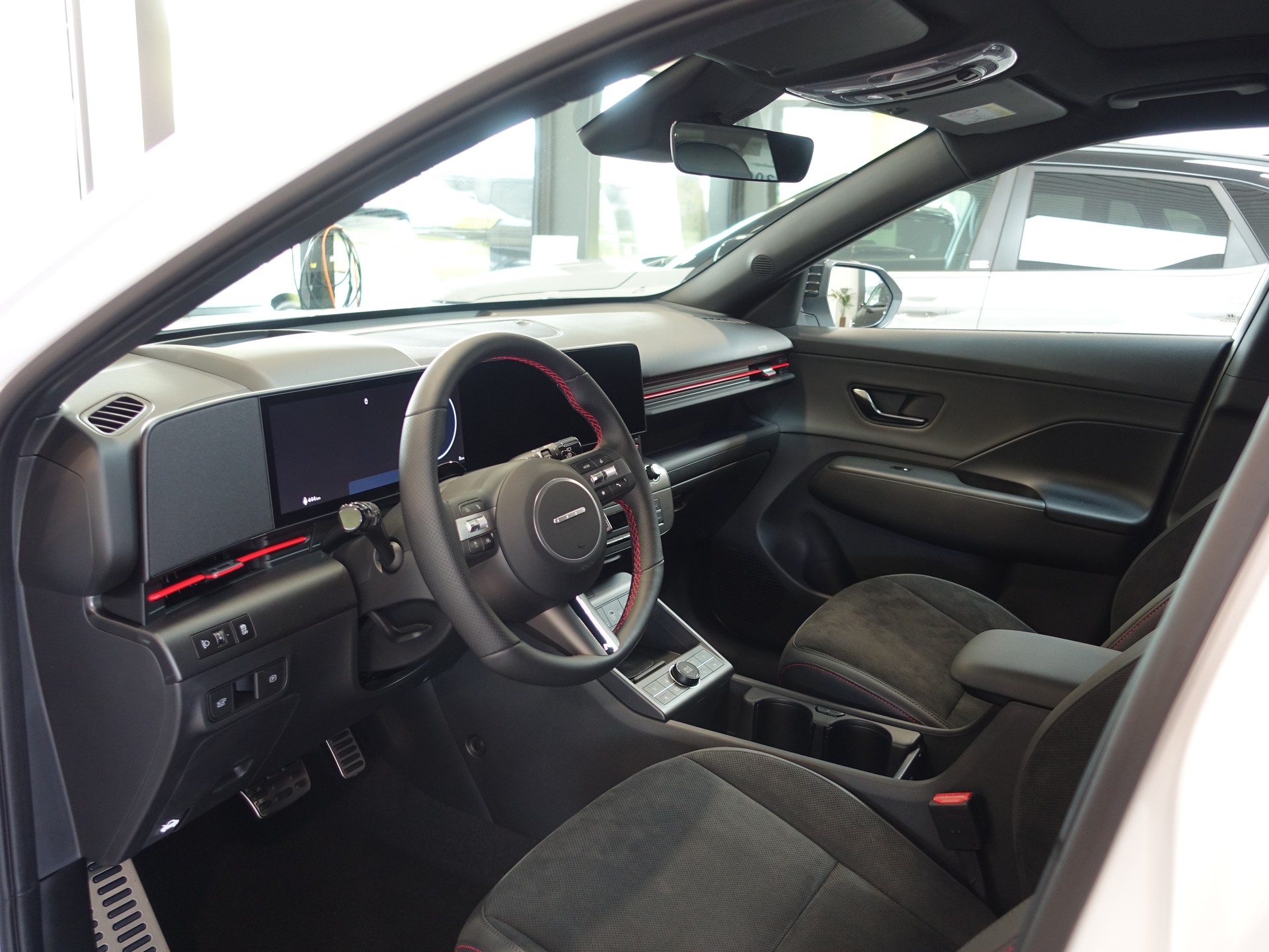 HYUNDAI Kona EV 65.4 kWh N Line-image-8