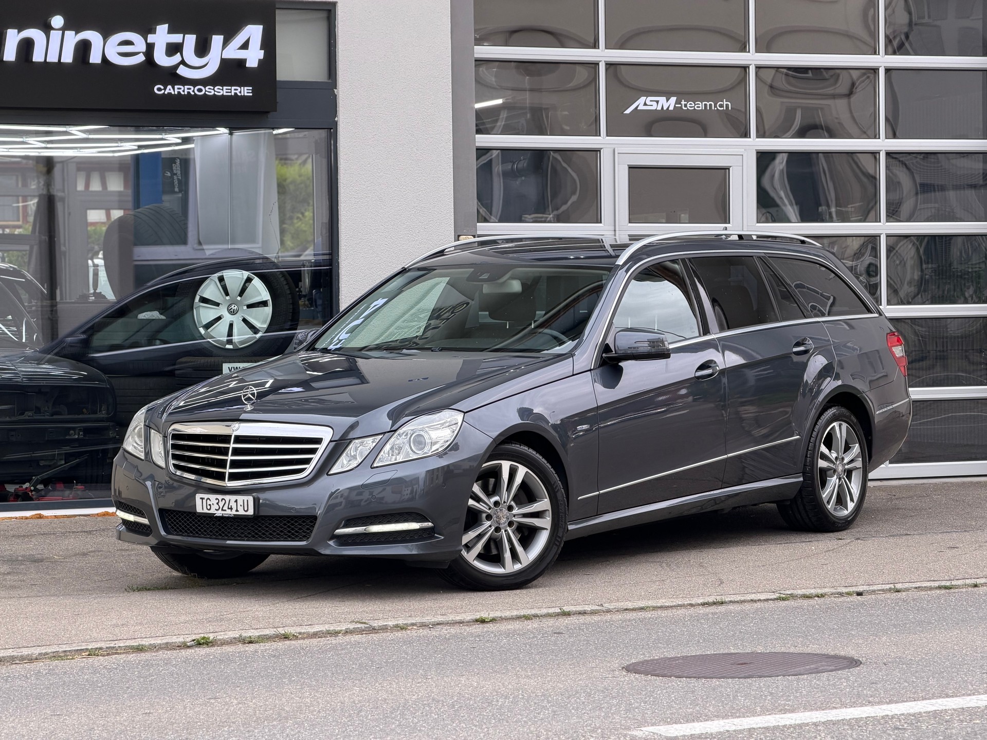 MERCEDES-BENZ E 250 CGI BlueEfficiency Avantgarde 7G-Tronic Luftfahrwerk MFK + Service ASM-TEAM.ch