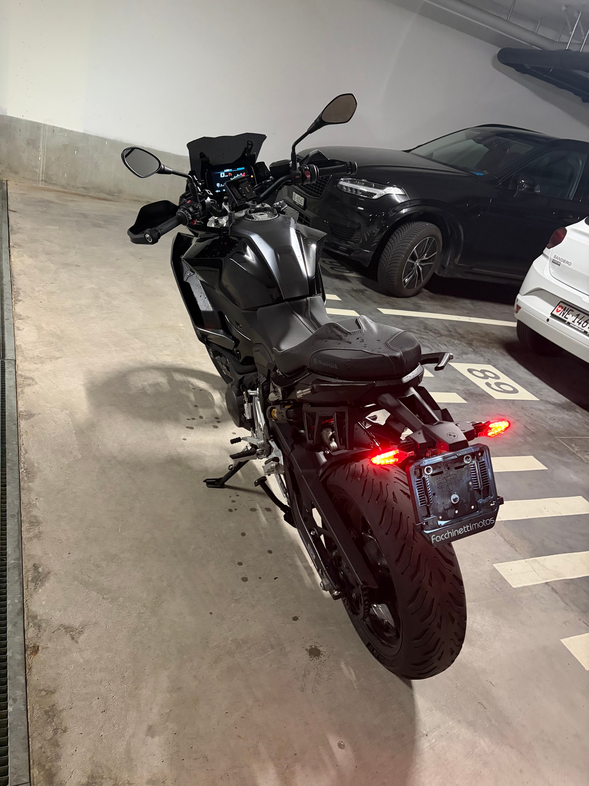 BMW F 900 XR A2 (35kW)-image-3
