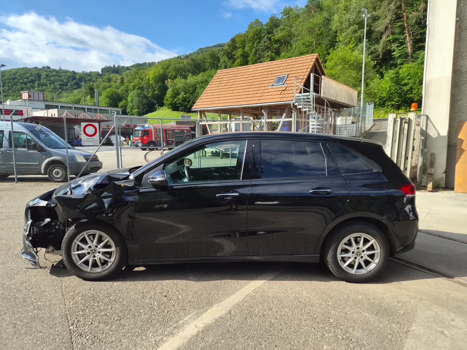 MERCEDES-BENZ B 200 Night Star 7G-DCT-showroom-element-2