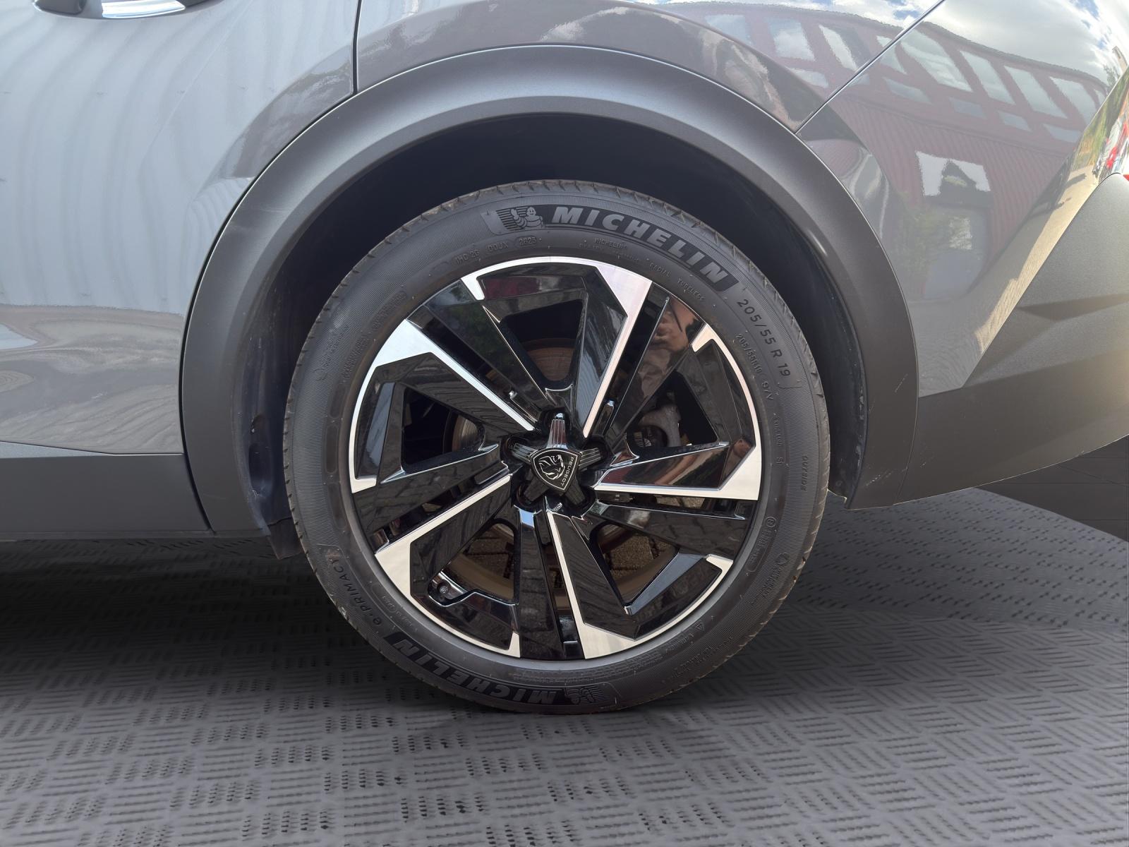 PEUGEOT 408 1.6 PHEV 180 Allure Pack-image-11