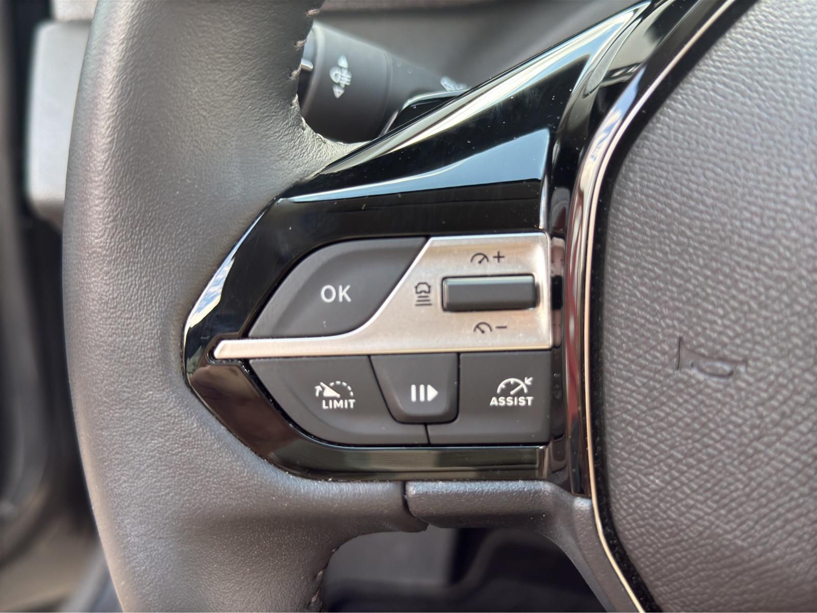 PEUGEOT 408 1.6 PHEV 180 Allure Pack-image-13