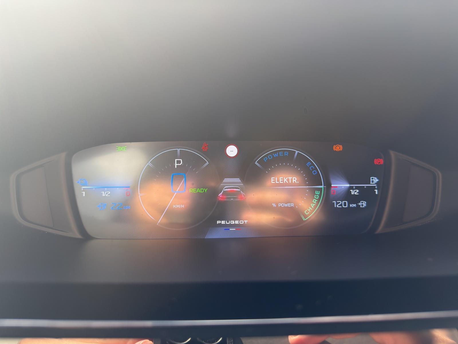 PEUGEOT 408 1.6 PHEV 180 Allure Pack-image-5