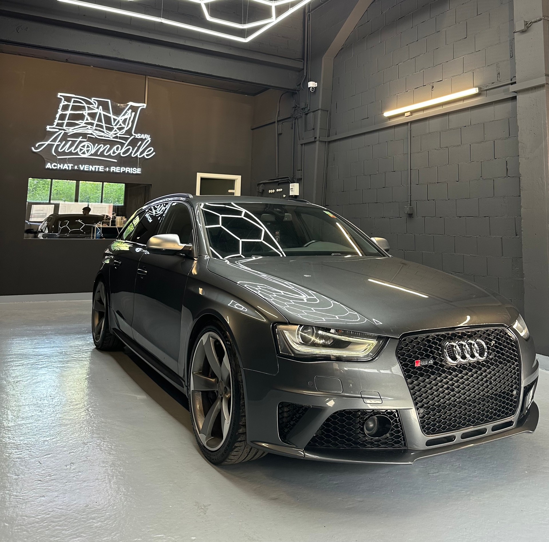 AUDI RS4 Avant 4.2 FSI V8 // CH🇨🇠// Leasing dès 286.- //Sièges baquets-Schalensitze // 1er main-1 Hand // Garantie-image-2