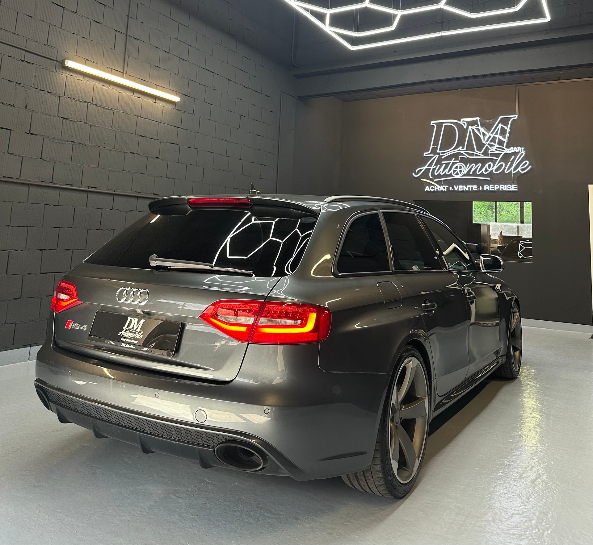 AUDI RS4 Avant 4.2 FSI V8 // CH🇨🇠// Leasing dès 286.- //Sièges baquets-Schalensitze // 1er main-1 Hand // Garantie-image-4