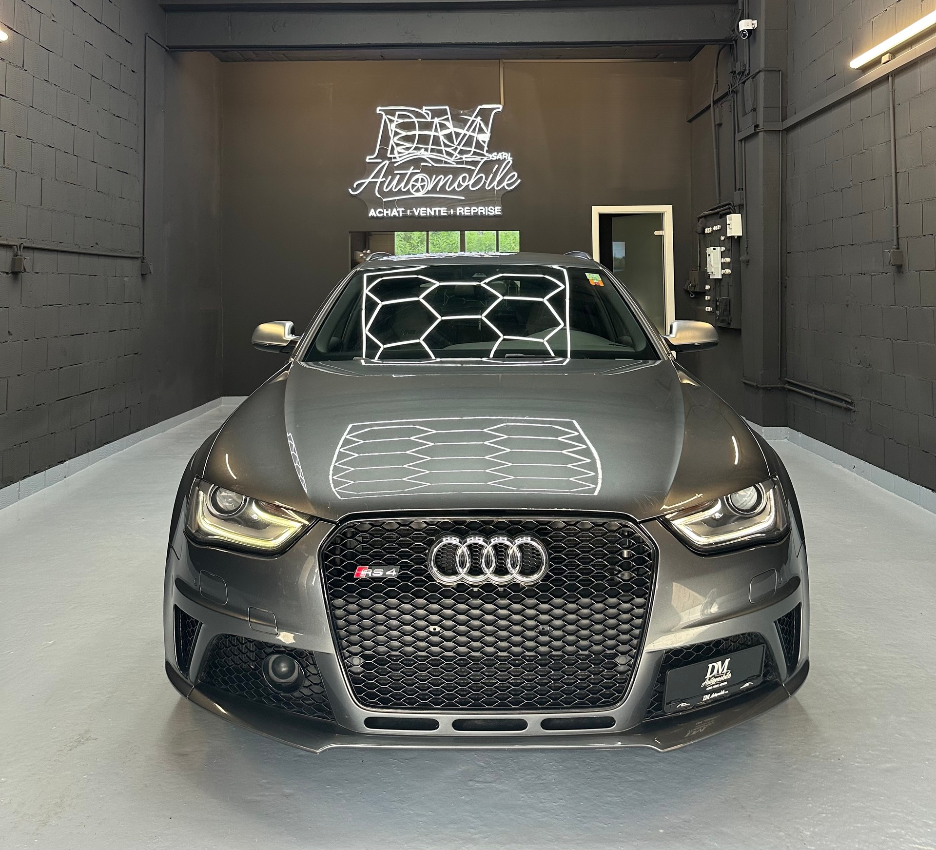 AUDI RS4 Avant 4.2 FSI V8 // CH🇨🇠// Leasing dès 286.- //Sièges baquets-Schalensitze // 1er main-1 Hand // Garantie-image-1