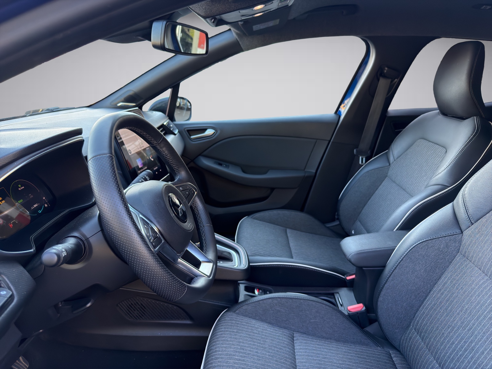 MITSUBISHI Colt 1.6 HEV Instyle-image-8