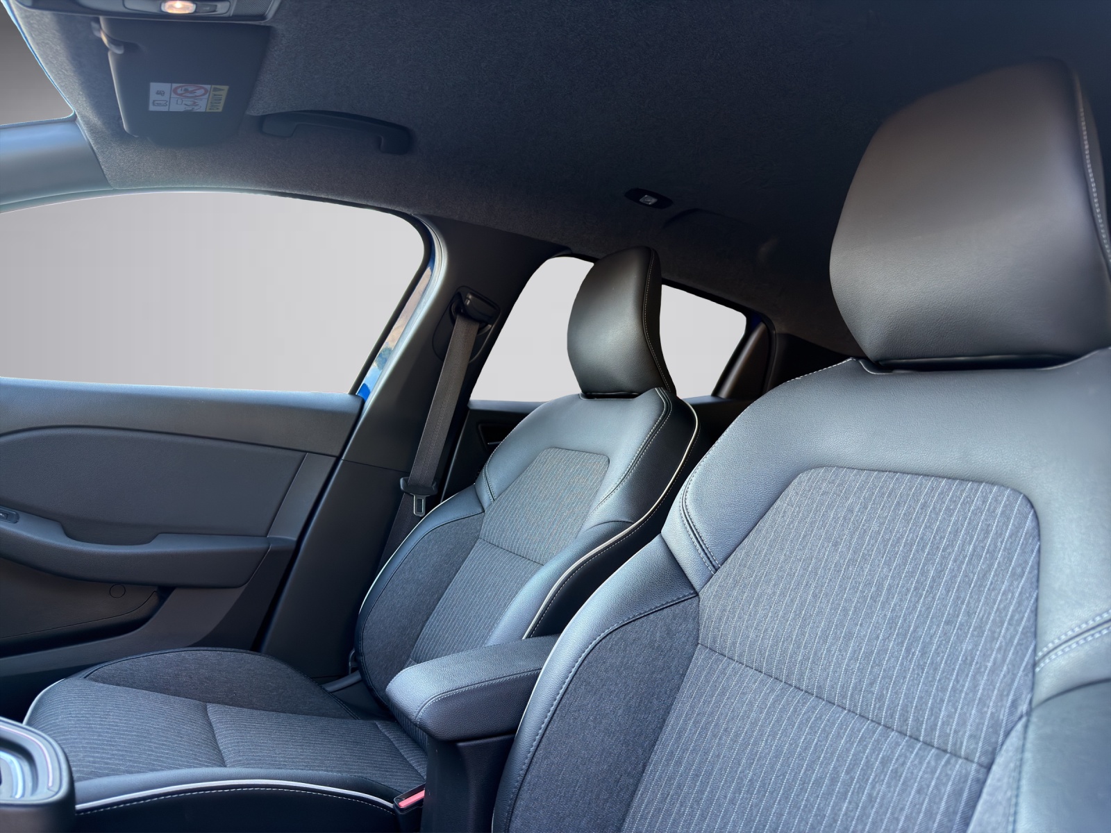 MITSUBISHI Colt 1.6 HEV Instyle-image-9