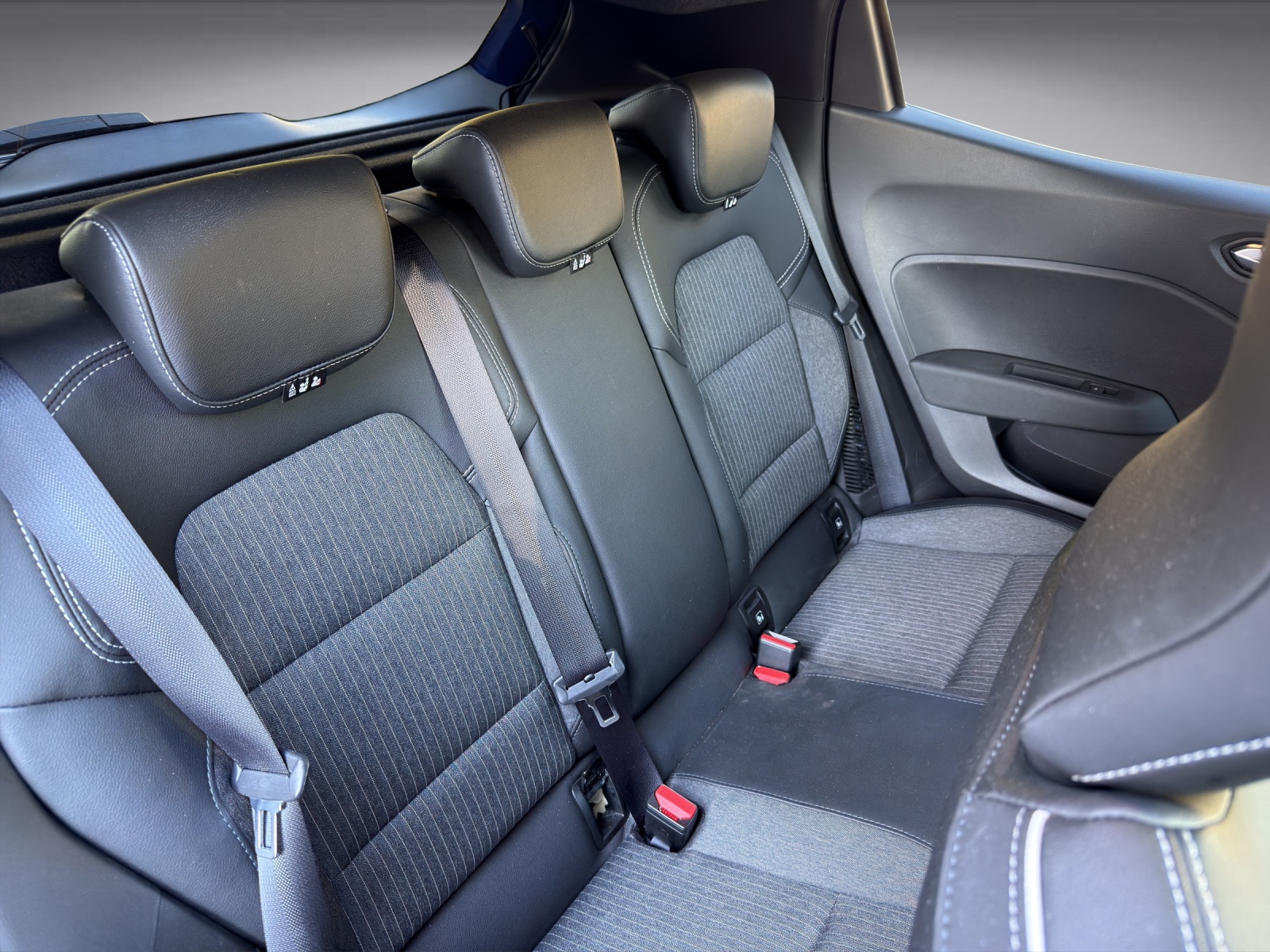MITSUBISHI Colt 1.6 HEV Instyle-image-15
