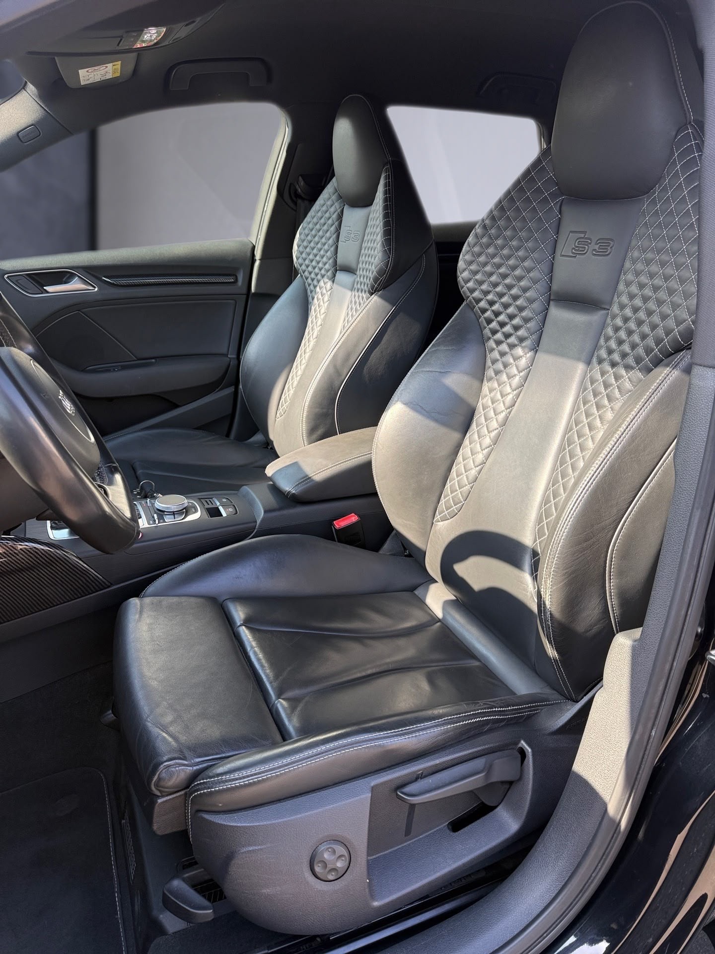 AUDI S3 Sportback 2.0 TFSI quattro S-tronic-image-21