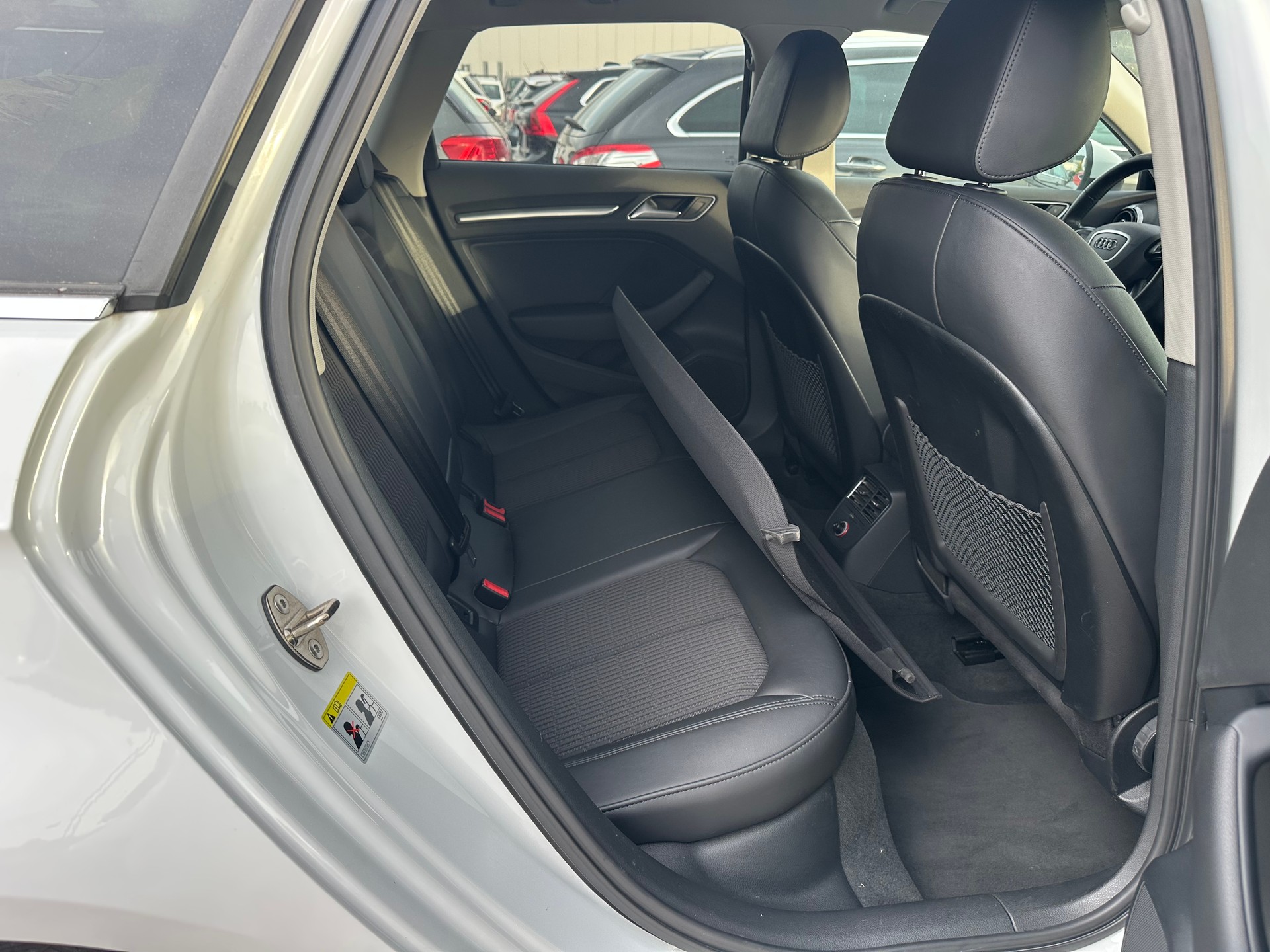 AUDI A3 Sportback 1.6 TDI Attraction S-tronic-image-15