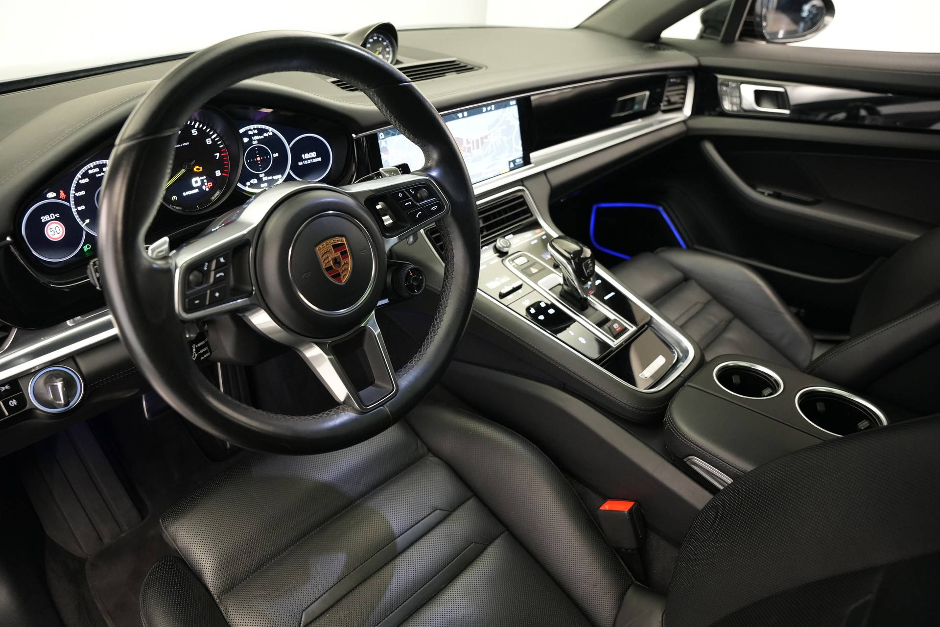 PORSCHE Panamera 4 E-Hybrid PDK *CH-Fahrzeug* *22 Zoll*-image-10