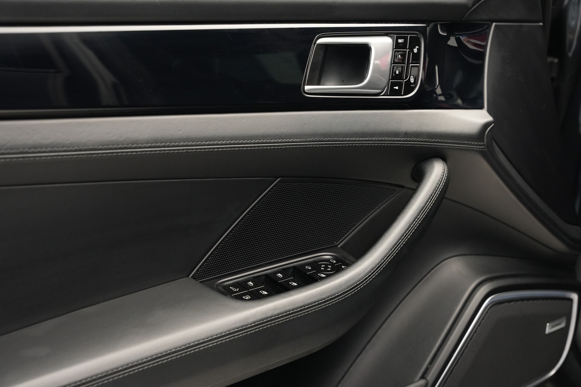 PORSCHE Panamera 4 E-Hybrid PDK *CH-Fahrzeug* *22 Zoll*-image-18